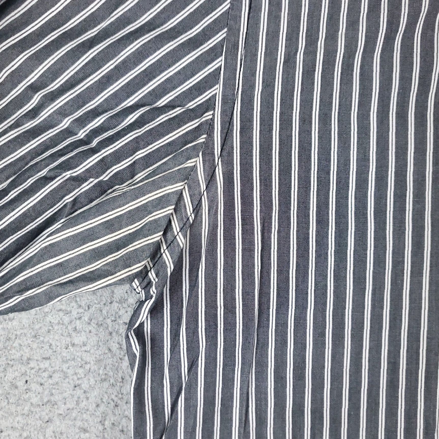 Tommy Hilfiger Tommy Hilfiger Gray Striped Button-Up Shirt Mens Medium Long Sleeve Casual Modern Preppy Size US M / EU 48-50 / 2 - 4 Thumbnail