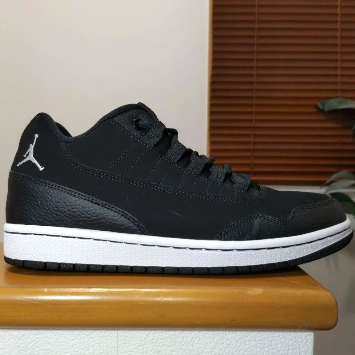Nike Men 8.0US Nike Air Jordan Executive Low Sneaker LTD Original Collection VHTF Size US 8 / EU 41 - 6 Thumbnail