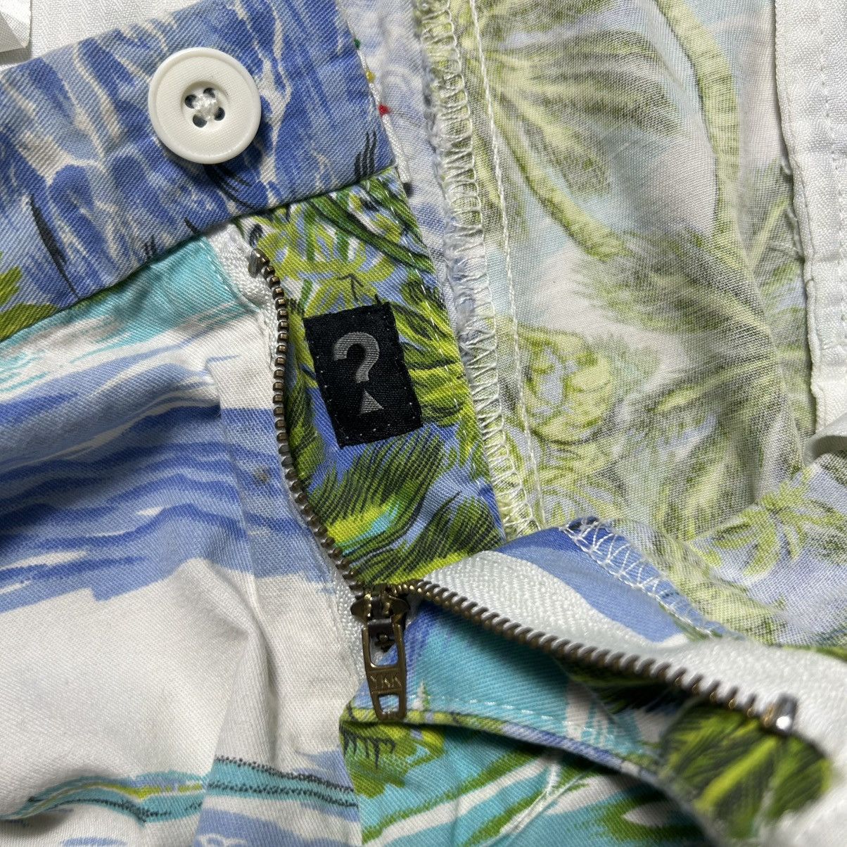 Guess Vintage Guess Monogram Hawaii Shorts Pants Size US 35 - 5 Thumbnail
