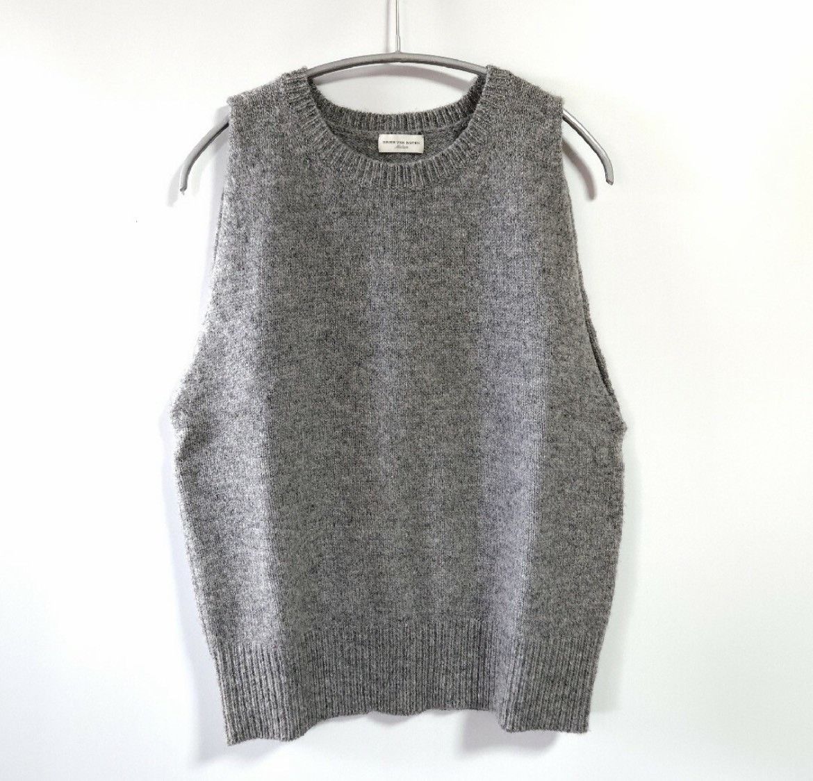 Dries Van Noten Dries van noten Wool sleeveless knitted waistcoat Nextarrow Size US M / EU 48-50 / 2 - 2 Thumbnail