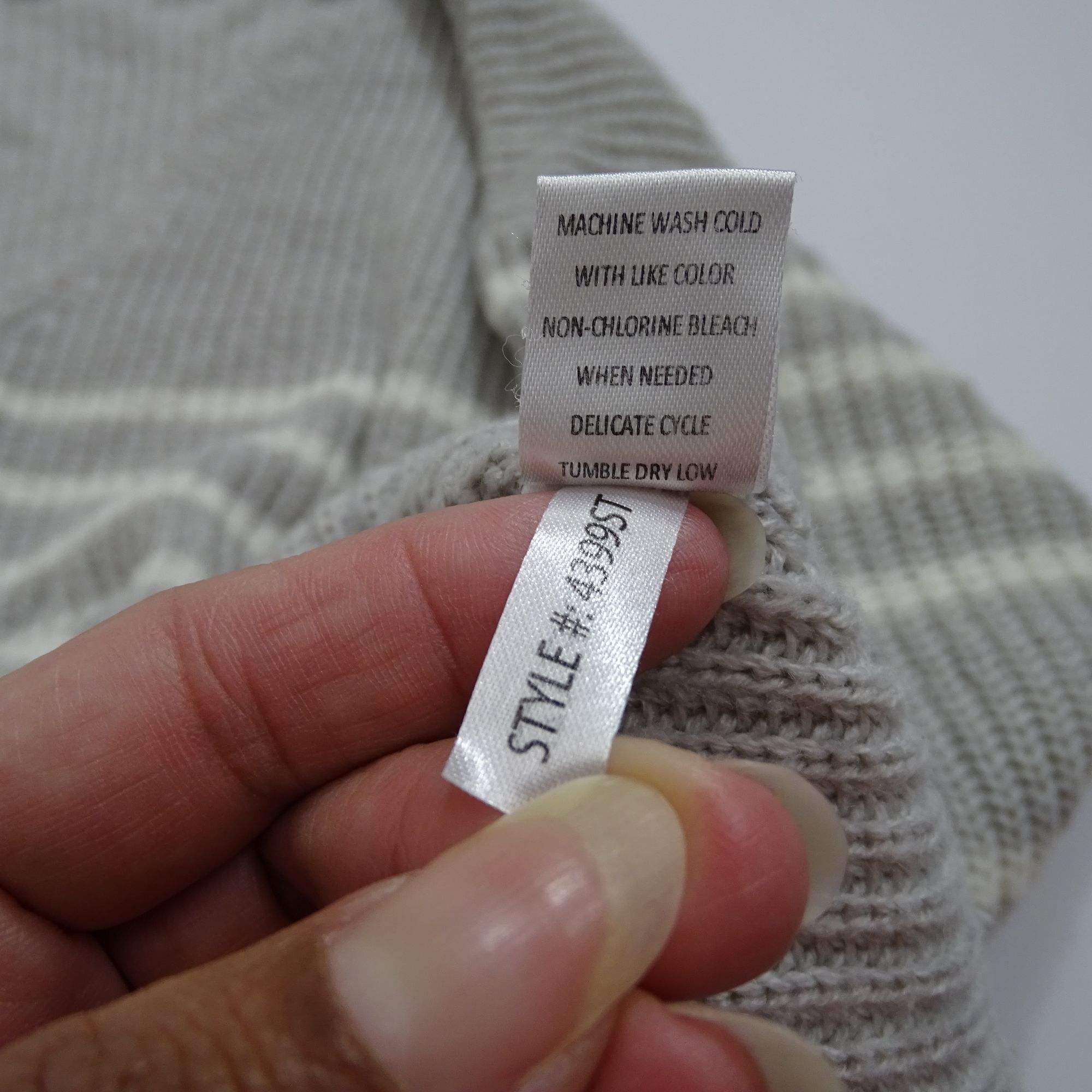 Other Moral Fiber Gray Stripe Acrylic Knit V-Neck Sweater Size XL Size XL / US 12-14 / IT 48-50 - 7 Thumbnail