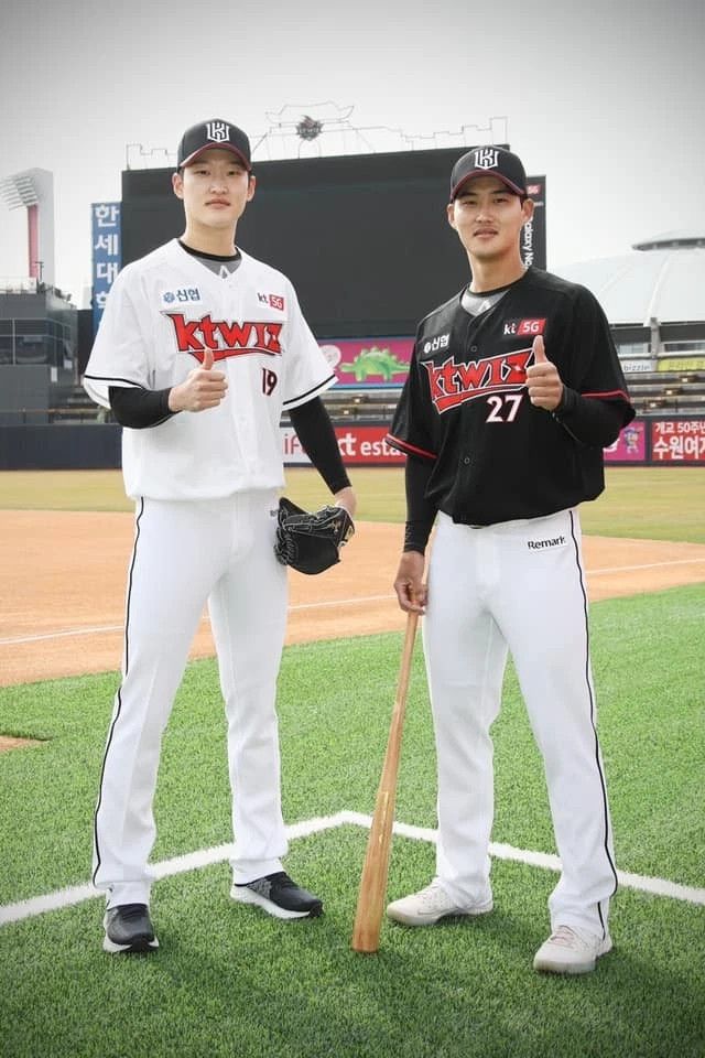 All Sport KT WIZ BASEBALL JERSEY SIGNET JERSEY KOREAN BASEBALL SHIRT Size US M / EU 48-50 / 2 - 12 Thumbnail