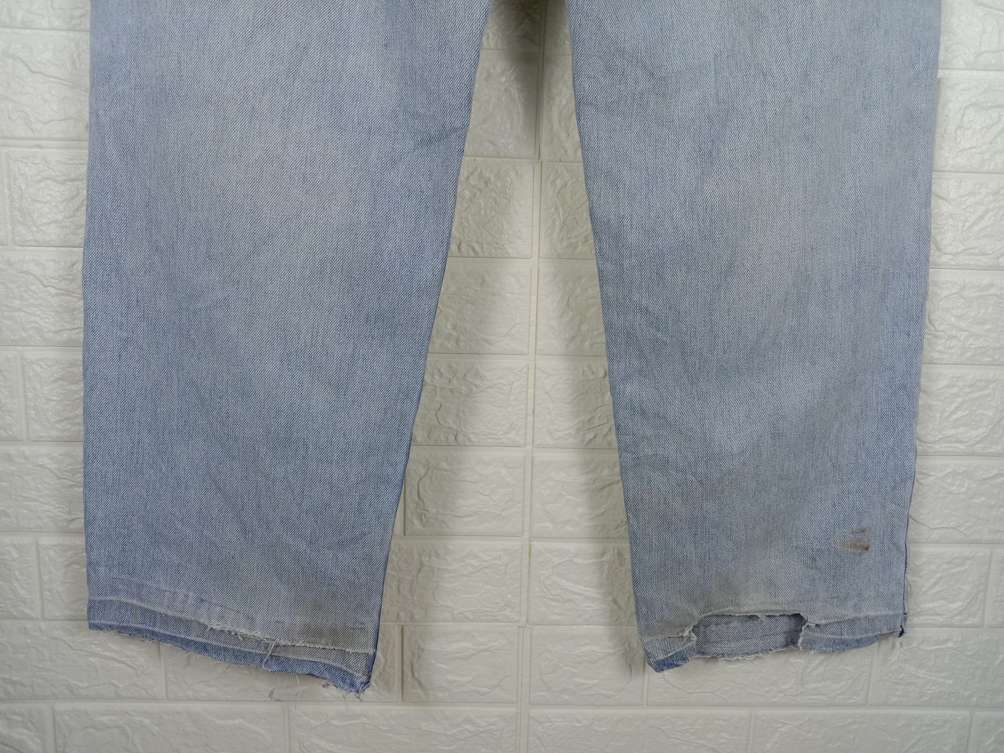 Levi's Vintage Levi's 550 Jeans Light Wash Relaxed Fit Denim Size US 39 - 8 Thumbnail