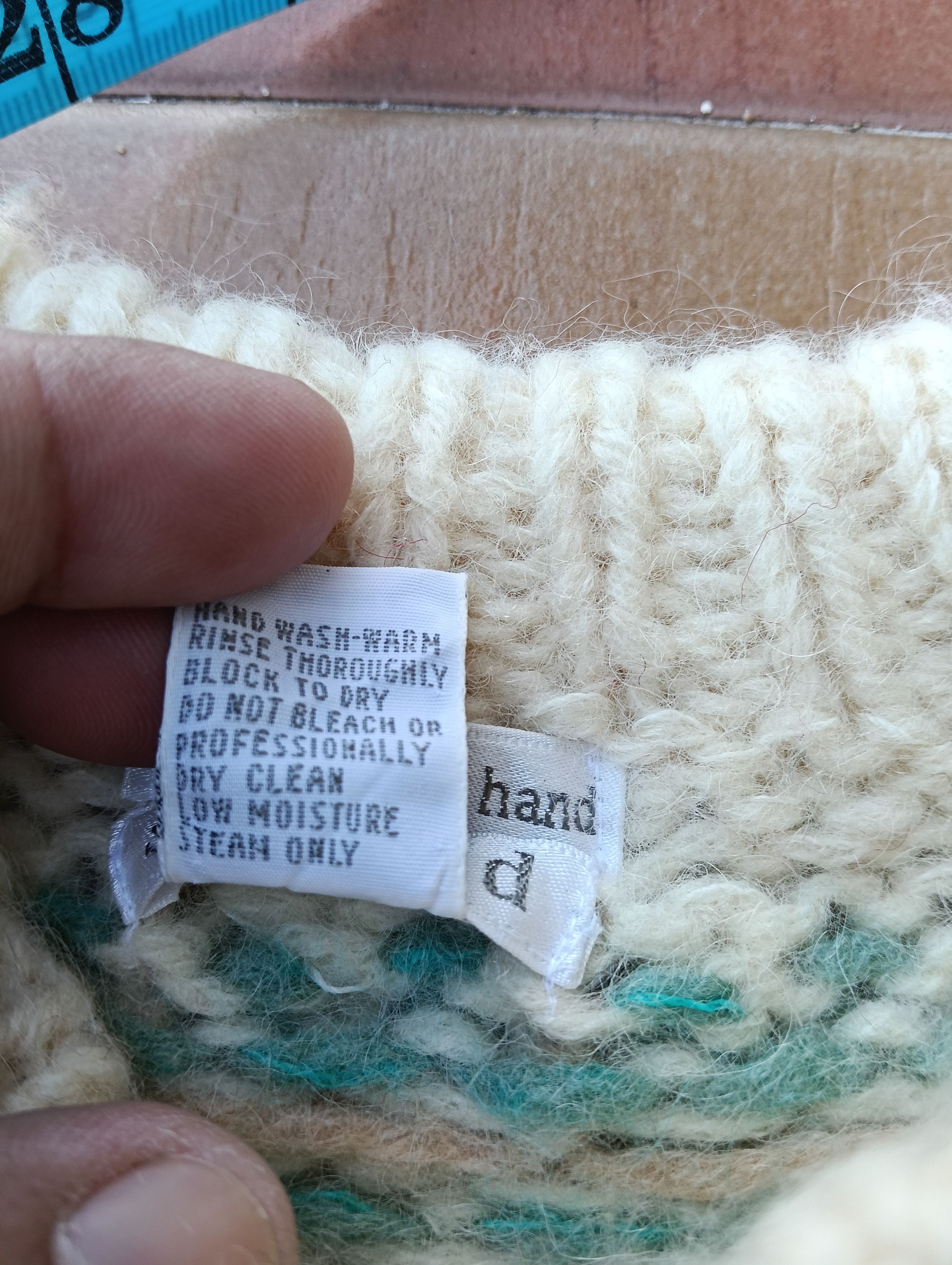 Homespun Knitwear Susann D knitwear hand made wool material. Size M / US 6-8 / IT 42-44 - 6 Thumbnail