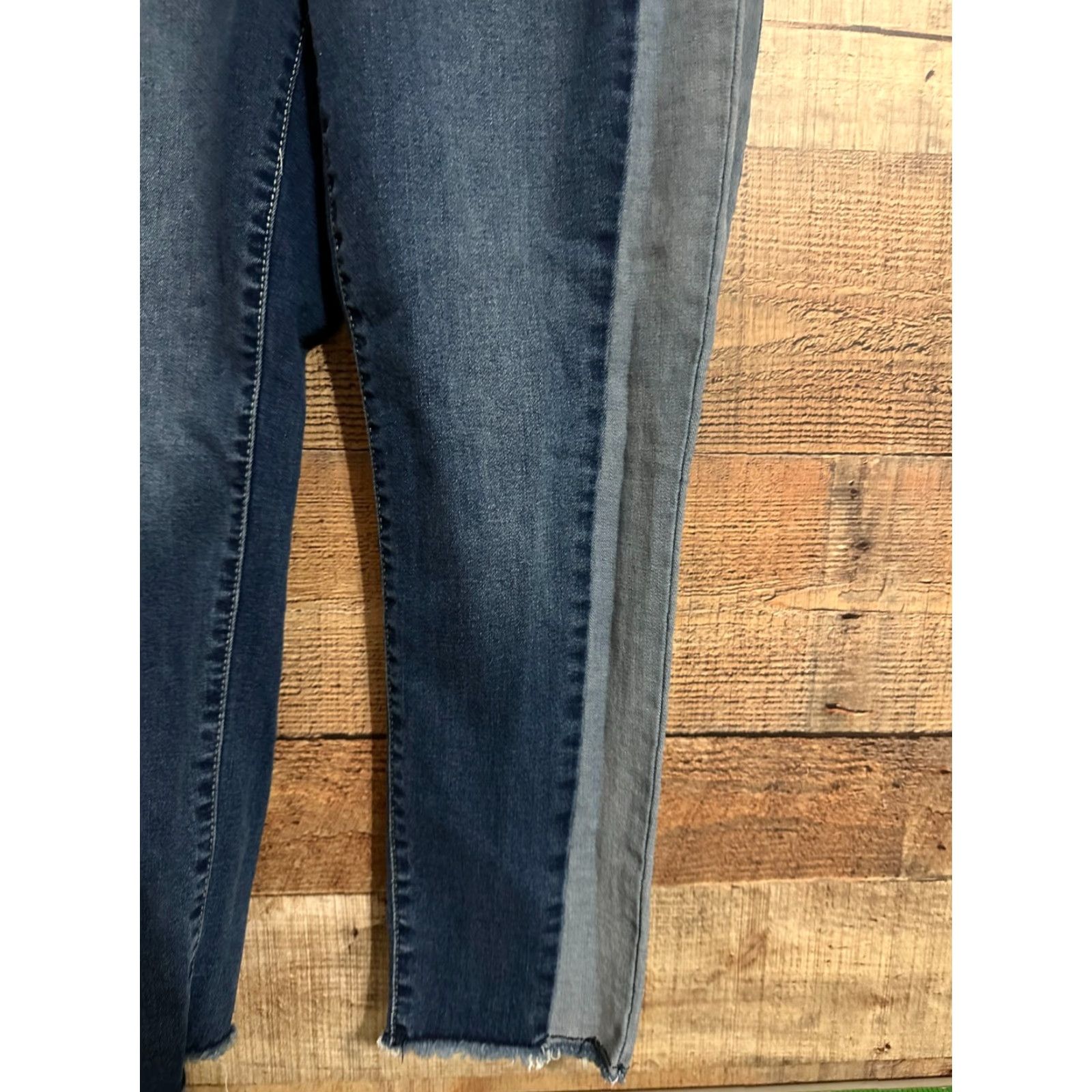 Vintage Earl Jeans Skinny Jeans Two Tone Detail Blue Denim Size 12P Petites Women Size 34" / US 12 / IT 48 - 2 Thumbnail