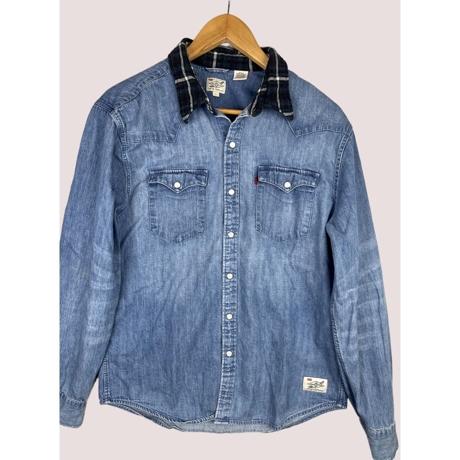 Levi's Levi's Shirt Mens Large Blue Chambray Pearl Snap Justin Timberlake Fresh Leaves Casual Shirt Mens Large Blue Chambray Pearl Snap Western Theme" Size US L / EU 52-54 / 3 - 1 Thumbnail