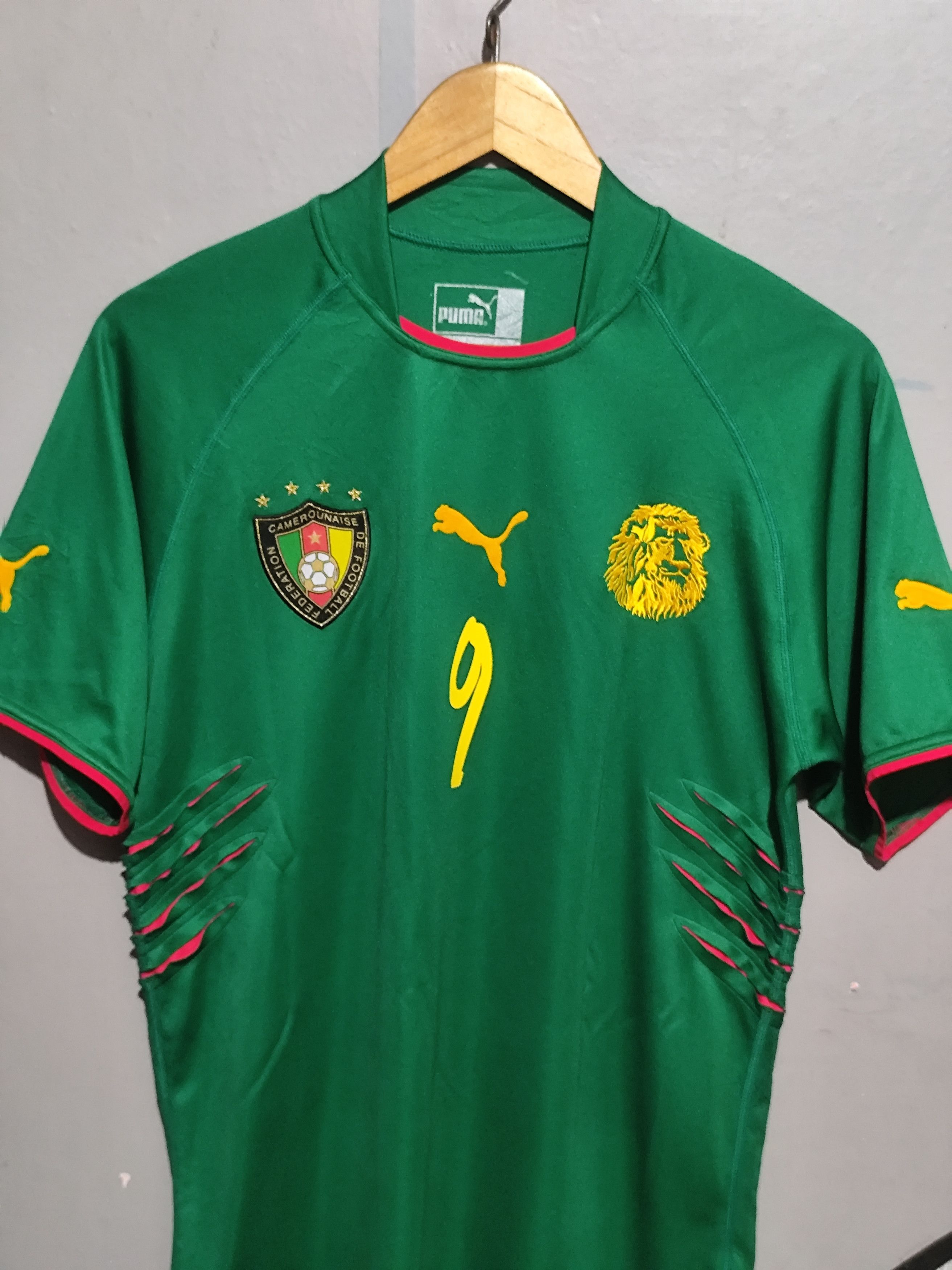 Puma × Vintage Puma x 2004/06 Samuel Eto'o #9 Cameroon Home Jersey Size US M / EU 48-50 / 2 - 3 Thumbnail