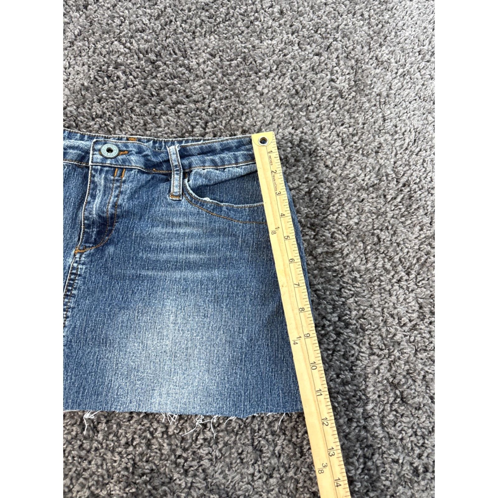 Denime VINTAGE One Tuff Babe Skirt Womens 10 Denim Mini Frayed Cut Off 90s Blue Cotton Blend Solid Short 90s Womens Size 32" / US 10 / IT 46 - 4 Thumbnail