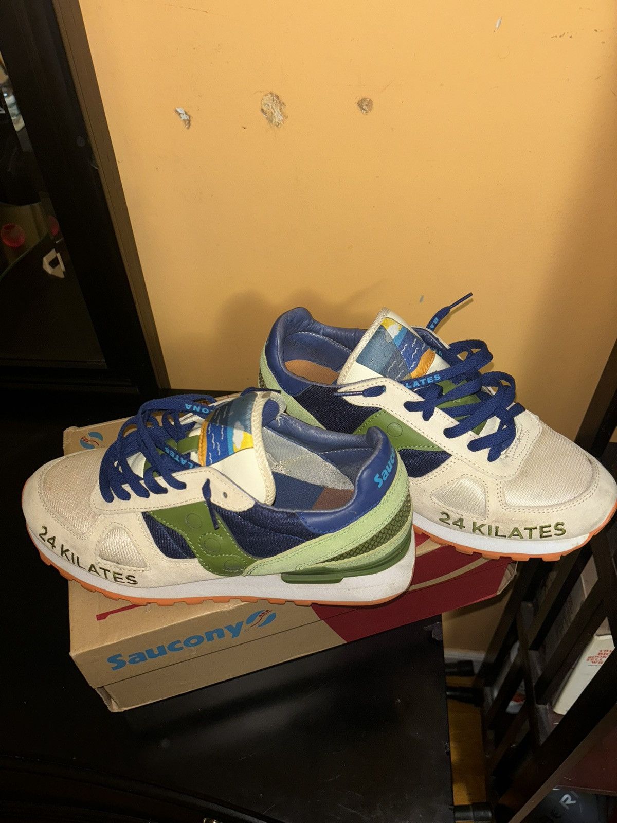 Saucony Saucony 24 Kilates Edition *RARE* Size US 9 / EU 42 - 1 Thumbnail