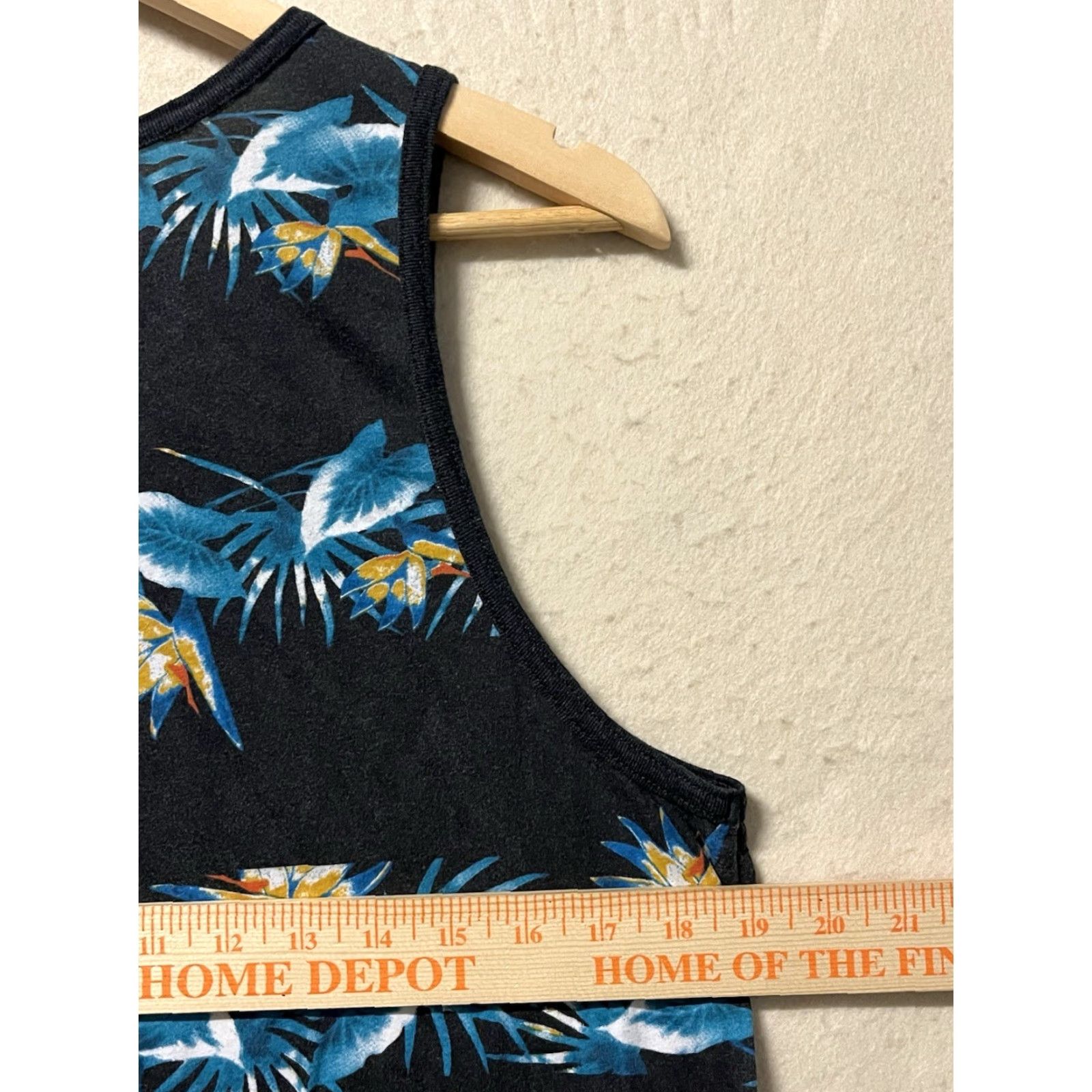 Vintage Retrofit Pocket Muscle Tank Top Black Blue Beach Men's Small T-Shirt Beach Floral Pockets Retrofit Size Small Mens Black Size US S / EU 44-46 / 1 - 3 Thumbnail