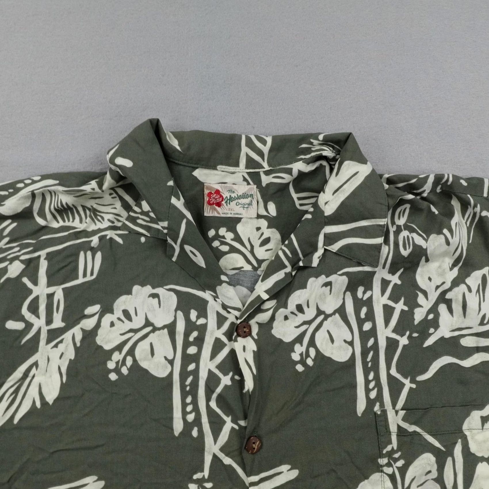 Hilo Hattie VINTAGE Hilo Hattie Shirt Mens 2XL Green Floral Hawaiian Aloha Tribal Button Up Rayon Size US XXL / EU 58 / 5 - 2 Thumbnail