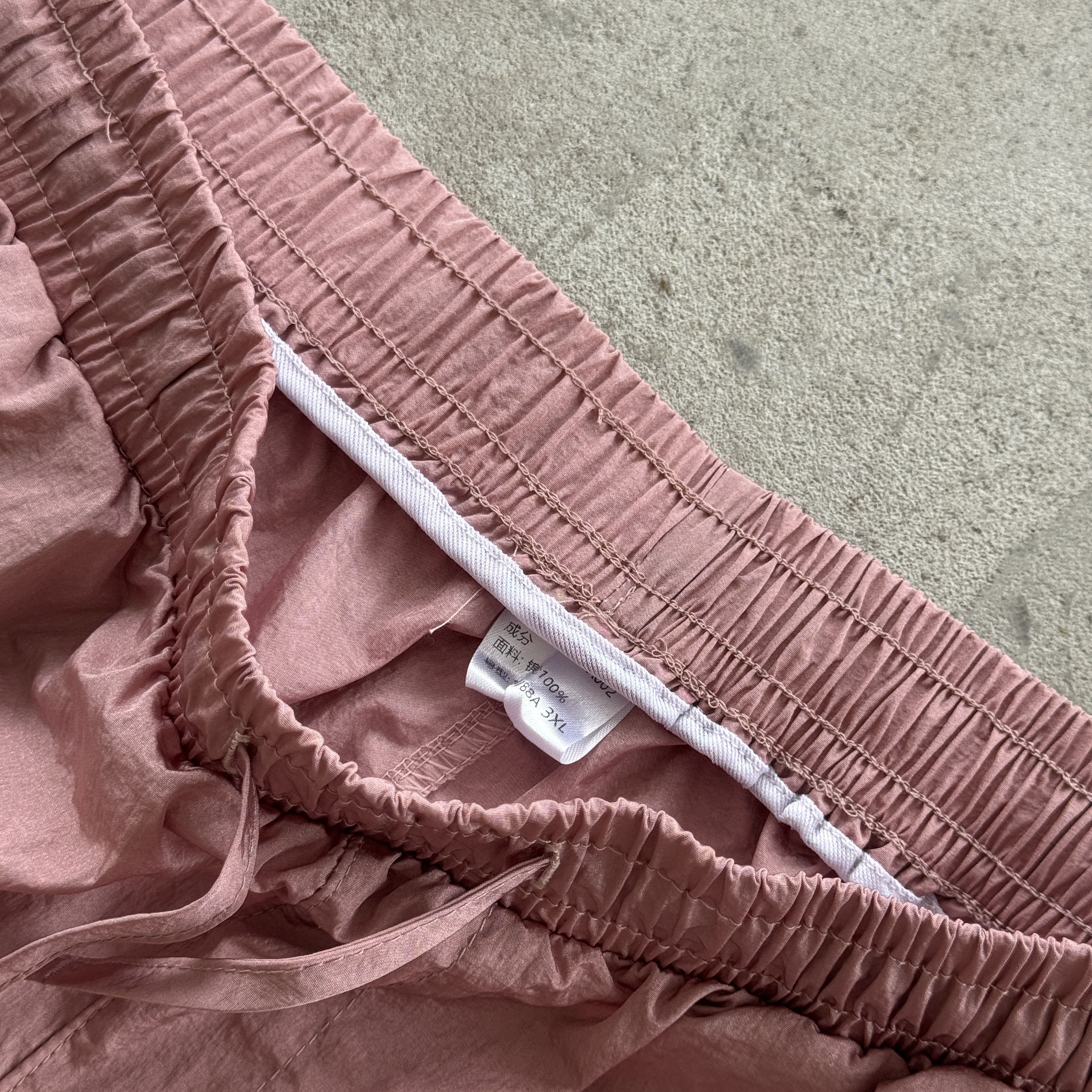 Vintage Unbranded Pink Nylon Drawstring Shorts Men Casual Running Size US 34 / EU 50 - 7 Thumbnail