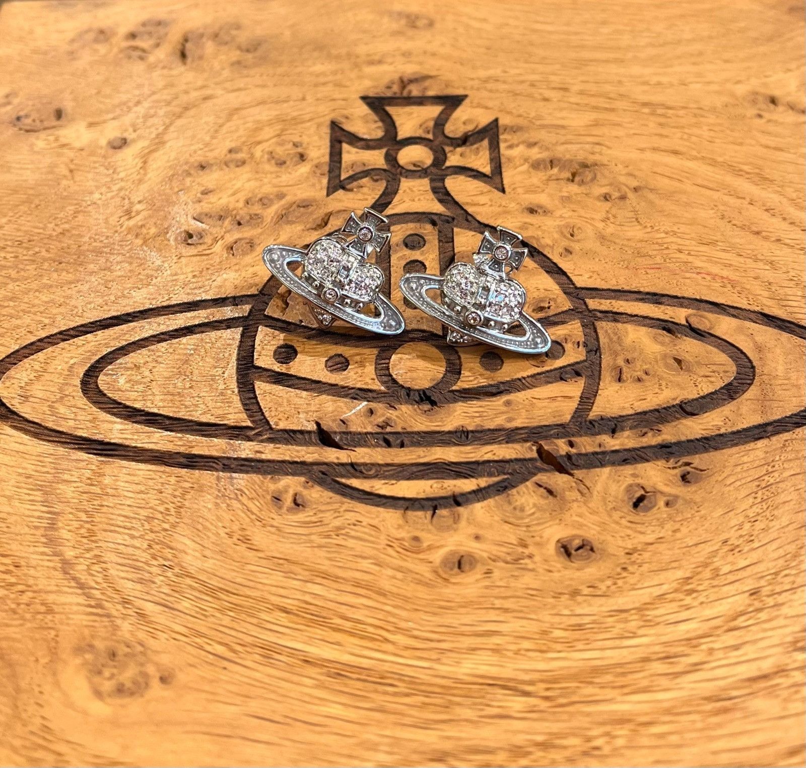 Vivienne Westwood o1f1d3z0525 Size: OS / Reverse Heart Stud Earrings in Silver Size ONE SIZE - 1 Preview