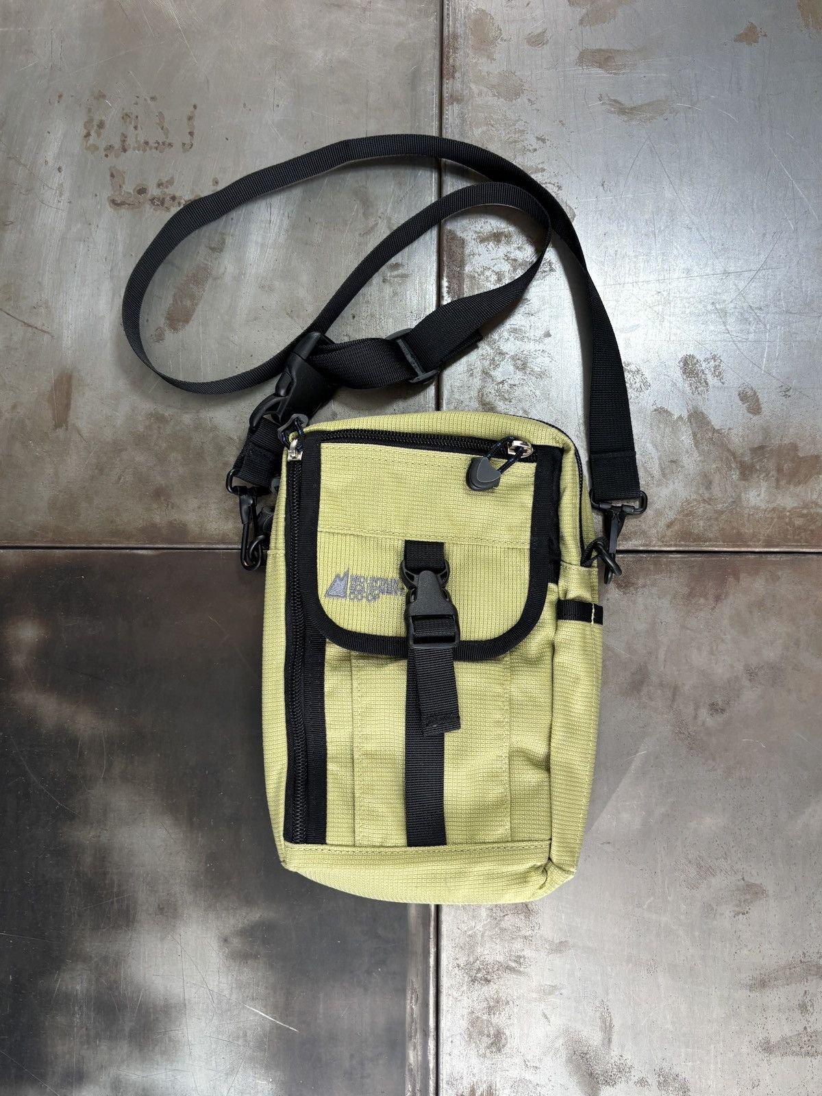 Mountain Equipment Company Vintage MEC Crossbody Bag 2000s Sling Fanny Co-op Mini Pack Size ONE SIZE - 1 Thumbnail