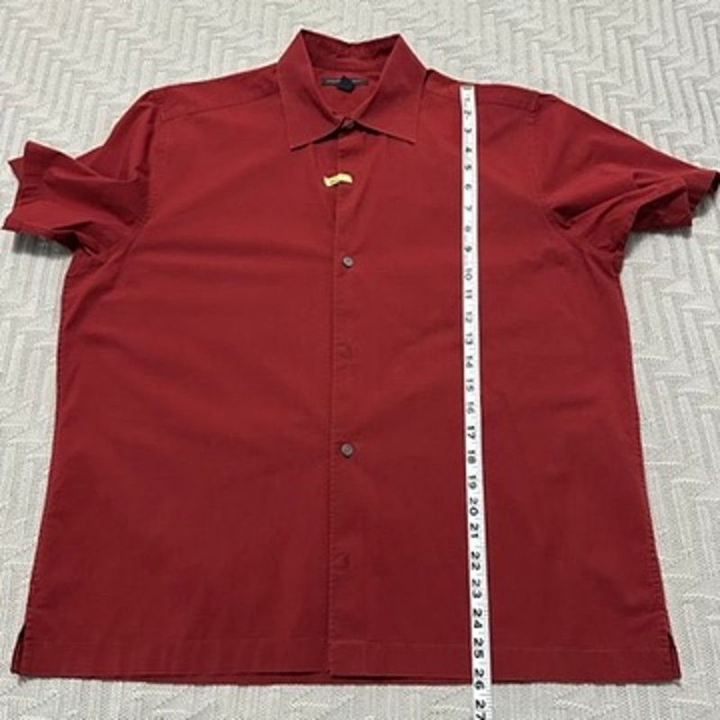 Banana Republic Banana Republic red stretch short sleeve button down size L Size US L / EU 52-54 / 3 - 7 Thumbnail