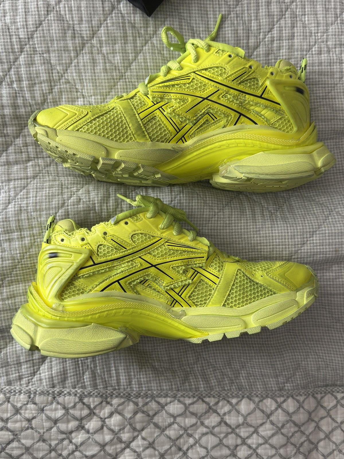 Balenciaga Balenciaga Runner ‘ Fluorescent Yellow ’ Size US 10.5 / EU 43-44 - 2 Thumbnail
