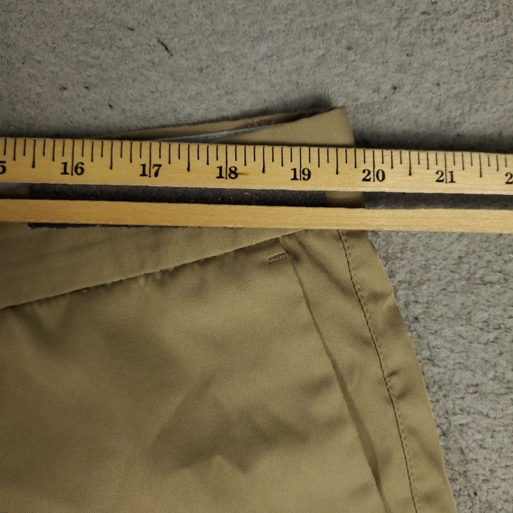Nike Nike Shorts Mens 40 Beige Swoosh Golf Dri Fit Casual Flat Front Chino Size US 40 / EU 56 - 4 Thumbnail