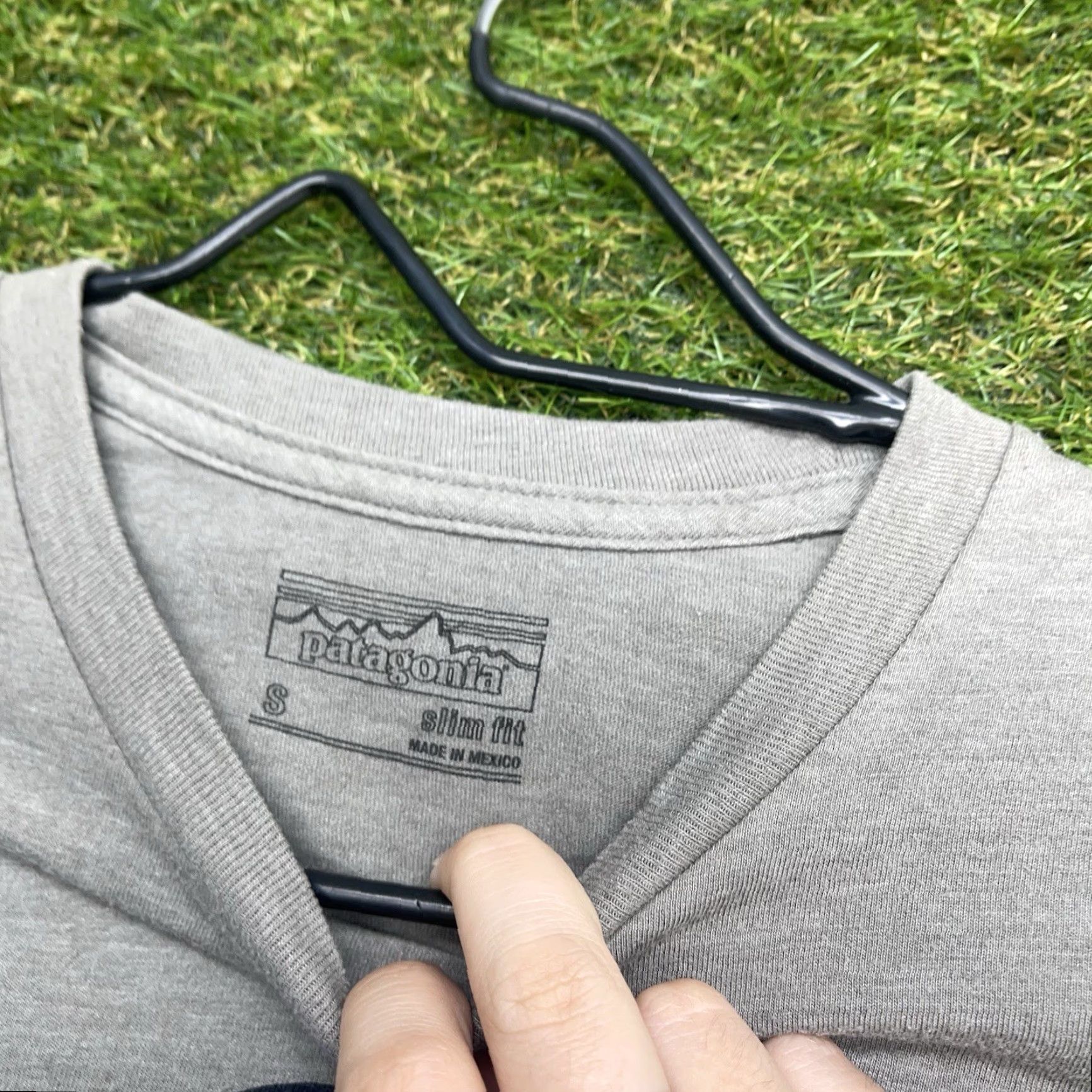 Patagonia Patagonia Shirt Mens Small Mountain Range Responsibili-Tee Grey Hiking Outdoor Size US L / EU 52-54 / 3 - 4 Thumbnail