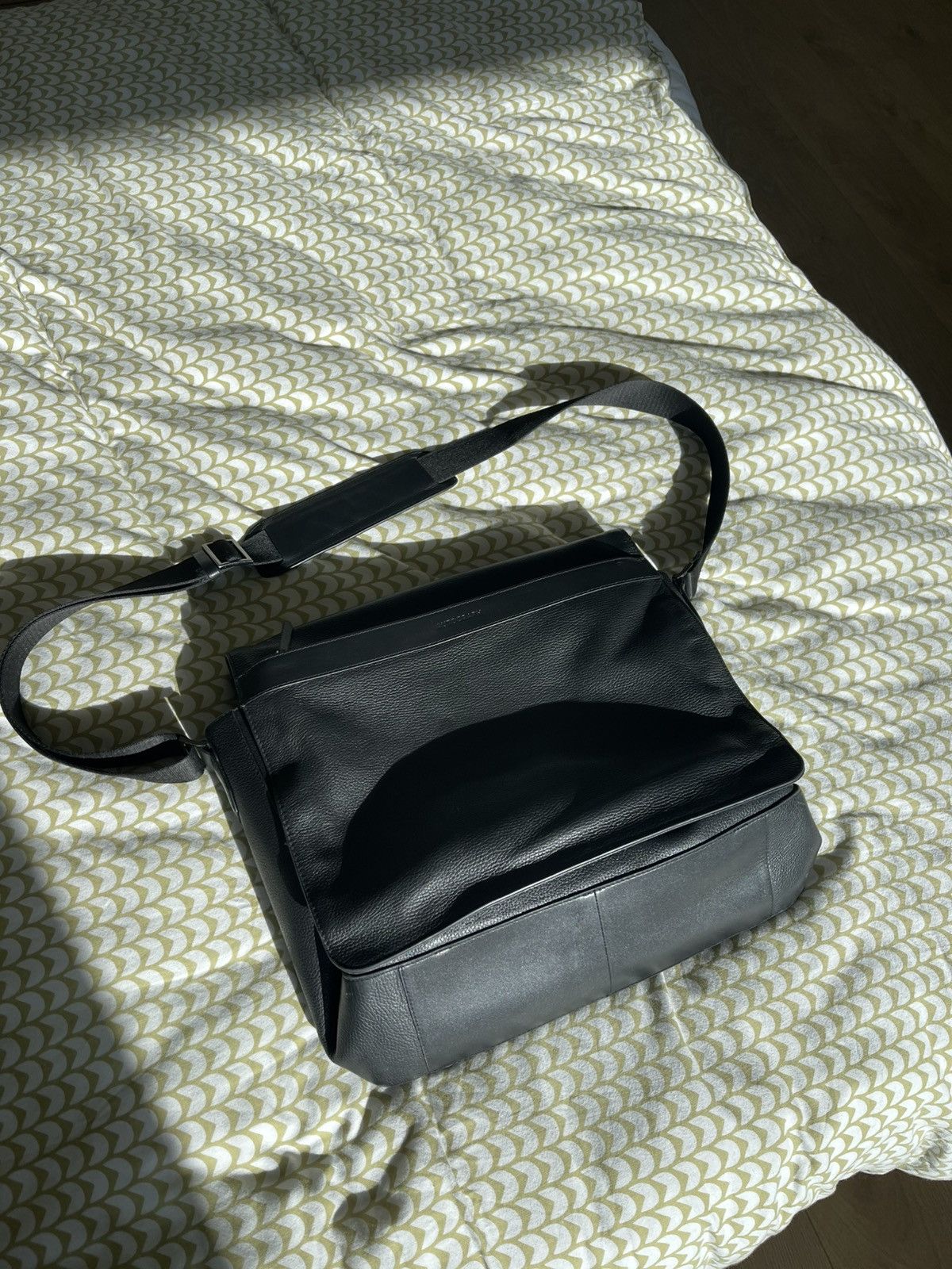Marks & Spencer Genuine leather Messenger Bag Size ONE SIZE - 1 Thumbnail