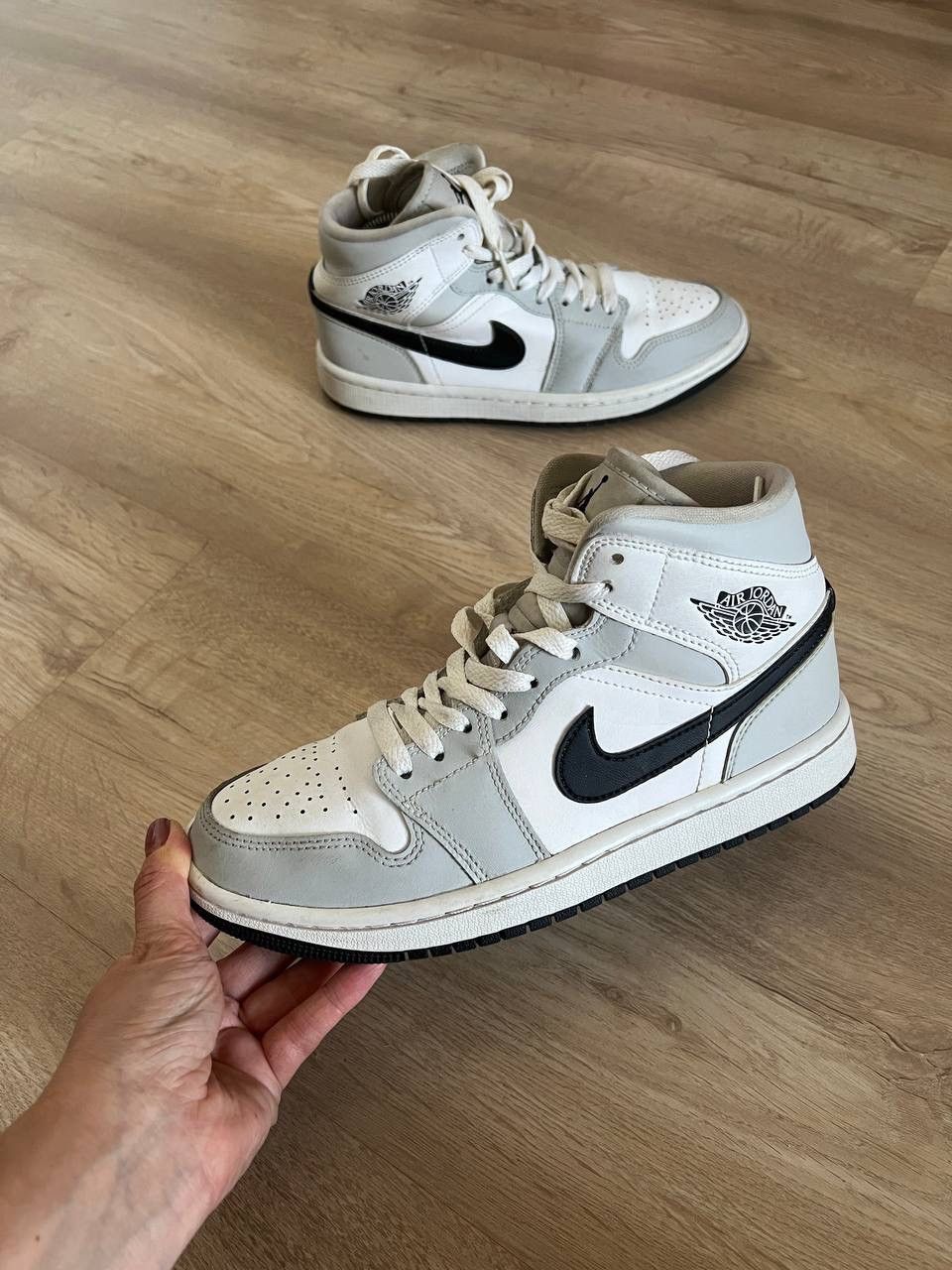 Nike Nike Air Jordan 1 Mid Light Smoke Grey Fog White Size 37.5 Size US 6.5 / IT 36.5 - 1 Thumbnail