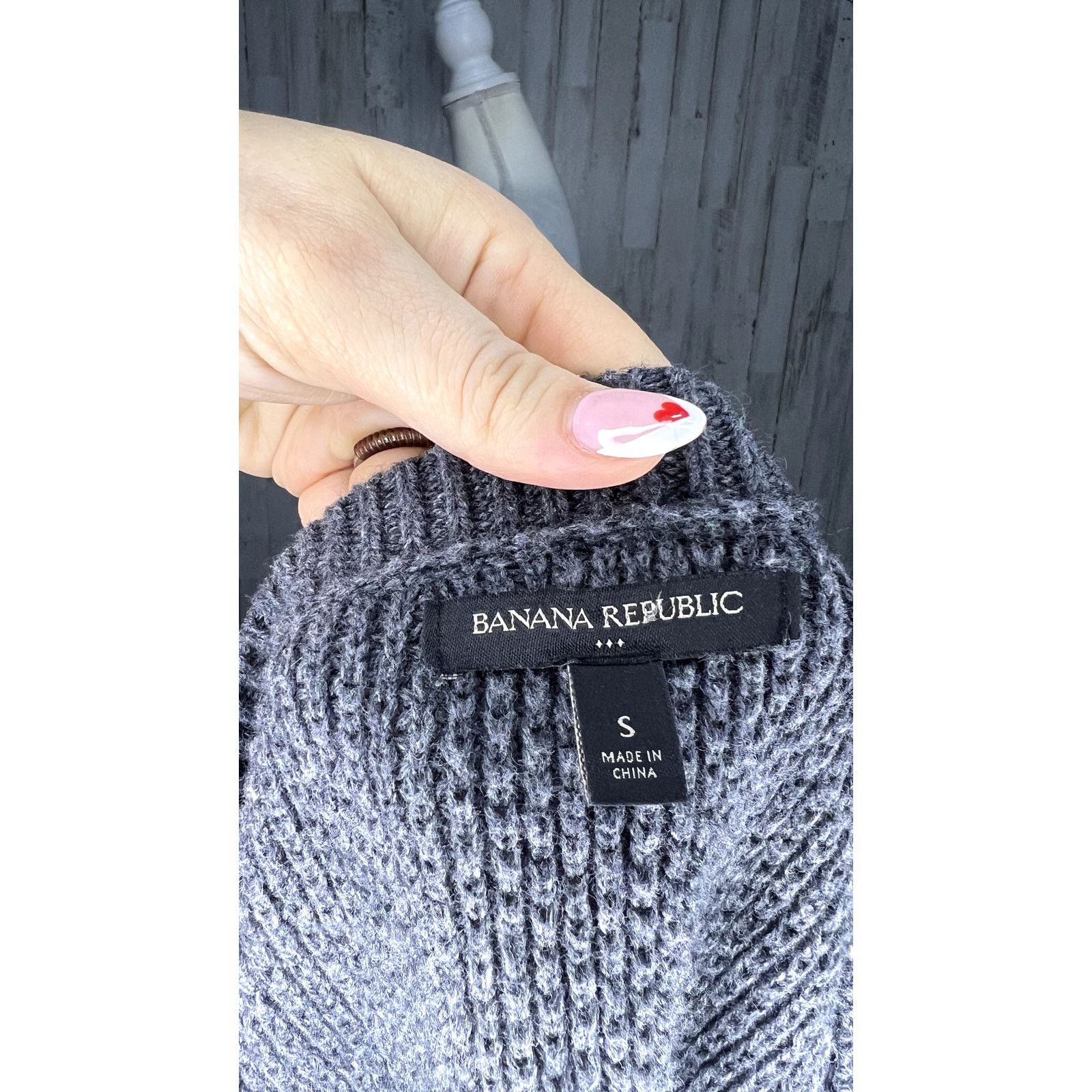 Banana Republic Banana Republic Women's V-Neck Knit Gray Sweater Size Small Size S / US 4 / IT 40 - 6 Thumbnail