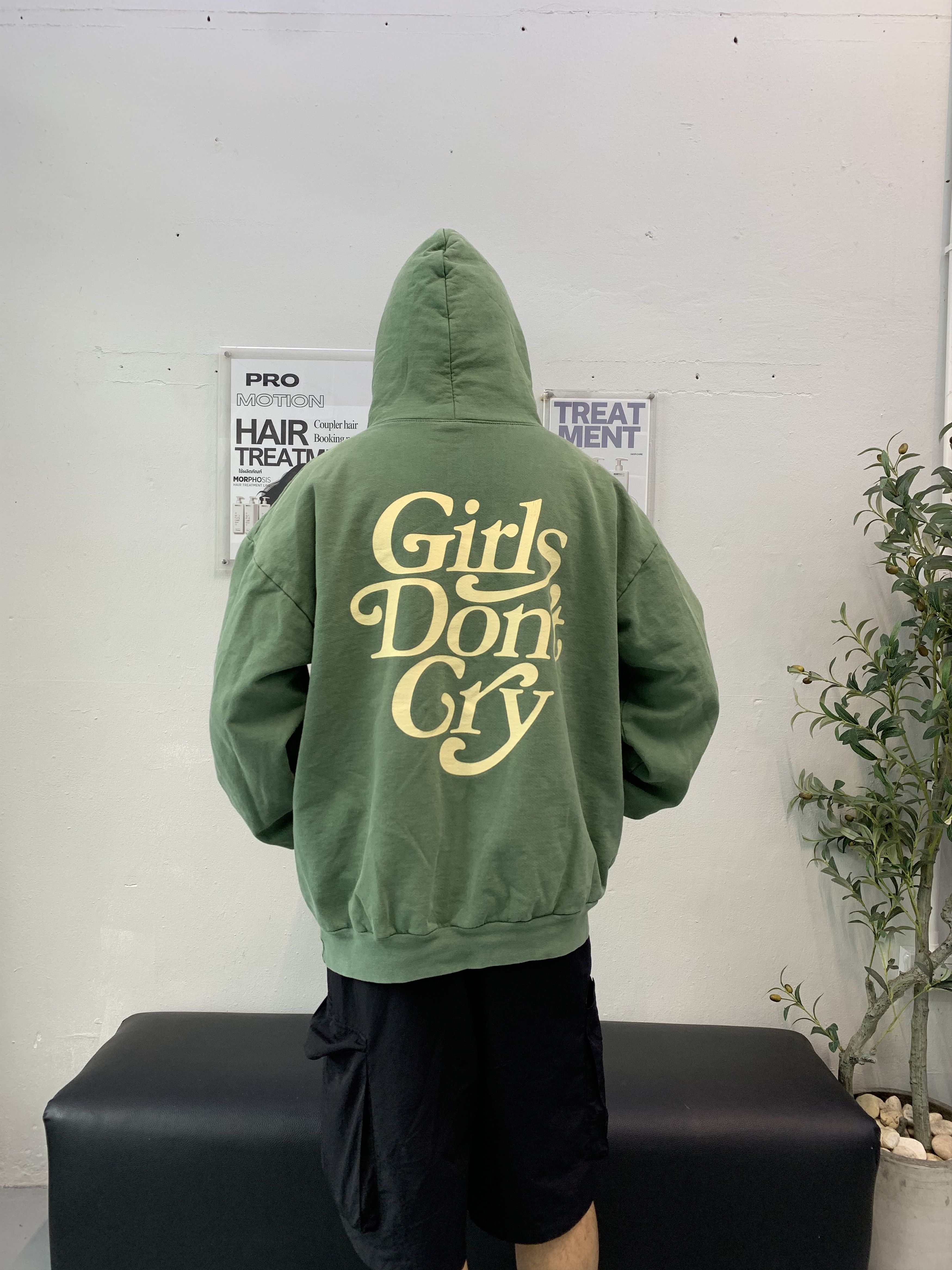 Girls Don't Cry 🪡GIRLS DONT CRY SIZE XL GREEN HOODIE.✨ Size US XL / EU 56 / 4 - 11 Thumbnail
