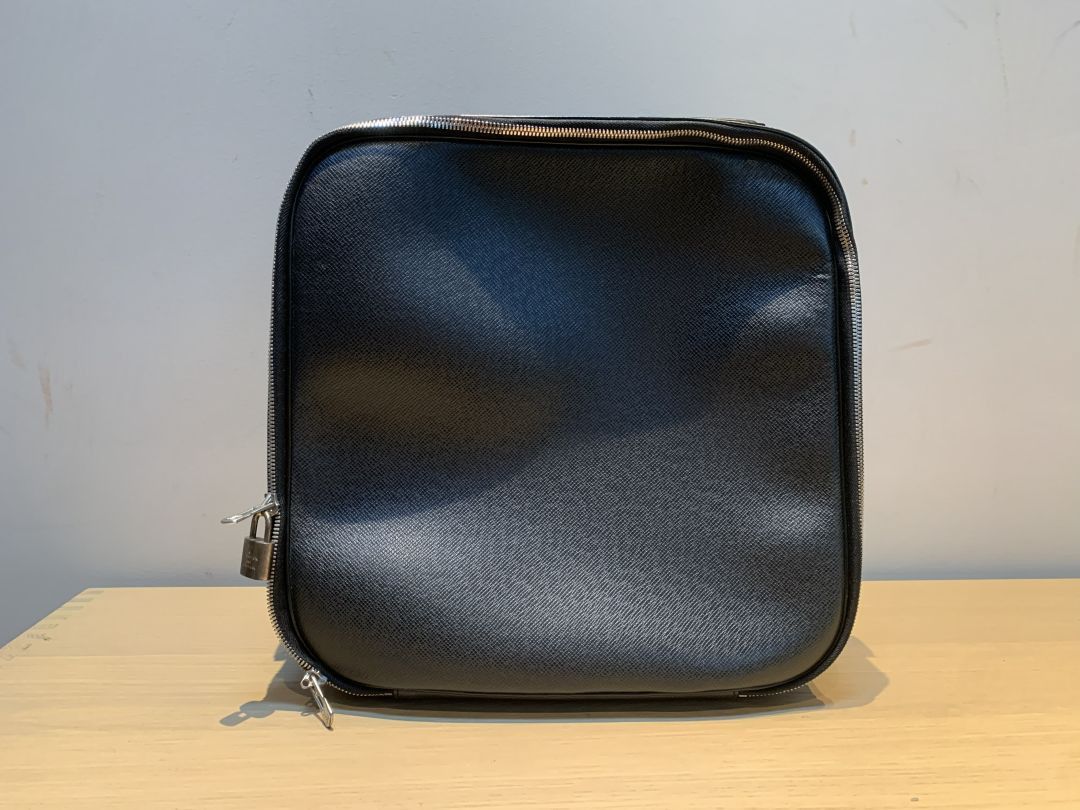 Louis Vuitton Louis Vuitton Vintage Black Leather Tura 2-Way Messenger Bag Size ONE SIZE - 2 Thumbnail