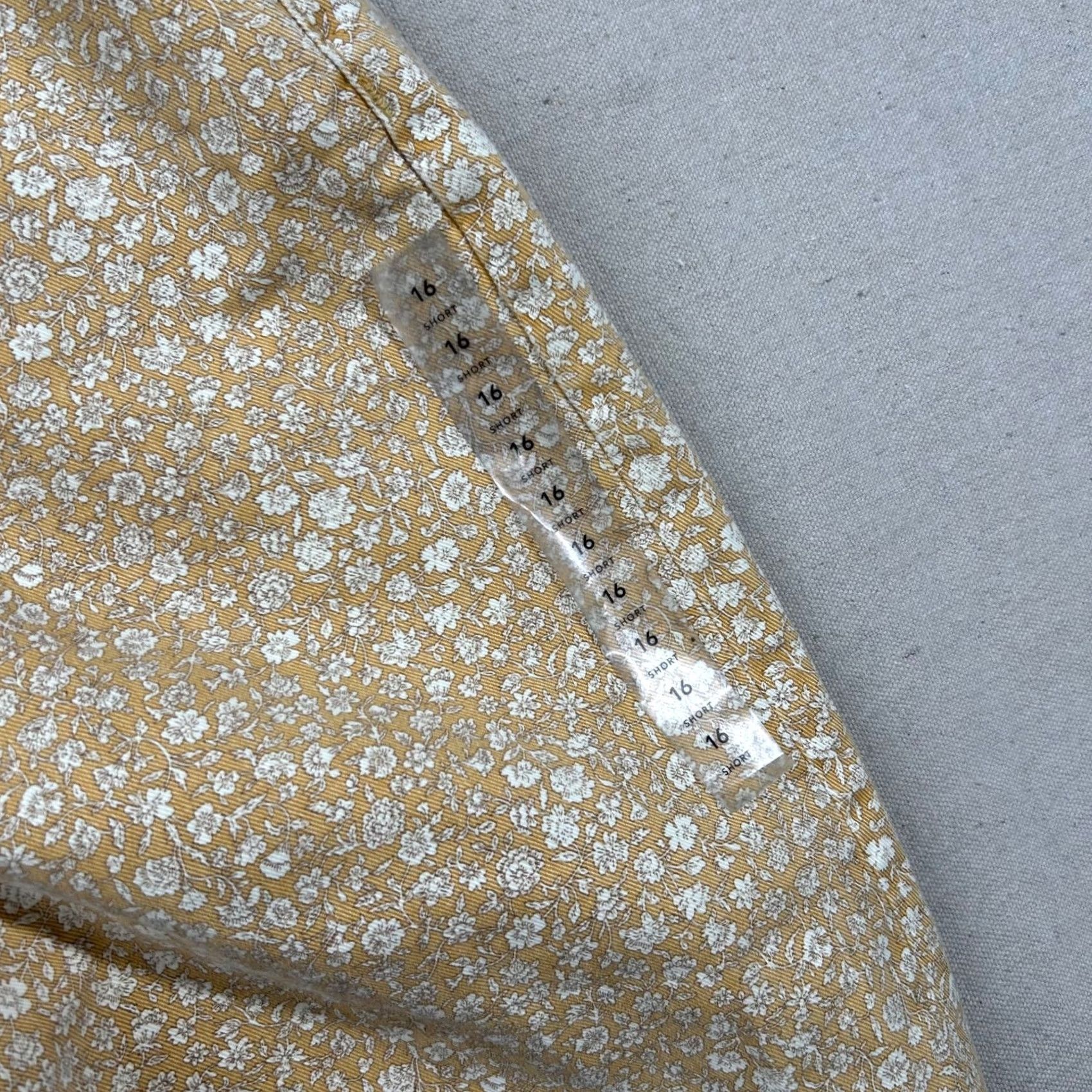 American Eagle Outfitters American Eagle Outfitters Jeans Womens 16 Short Yellow Floral 90s Straight High Rise Denim 5-Pocket Womens Jeans Size 36" / US 14 / IT 50 - 7 Thumbnail