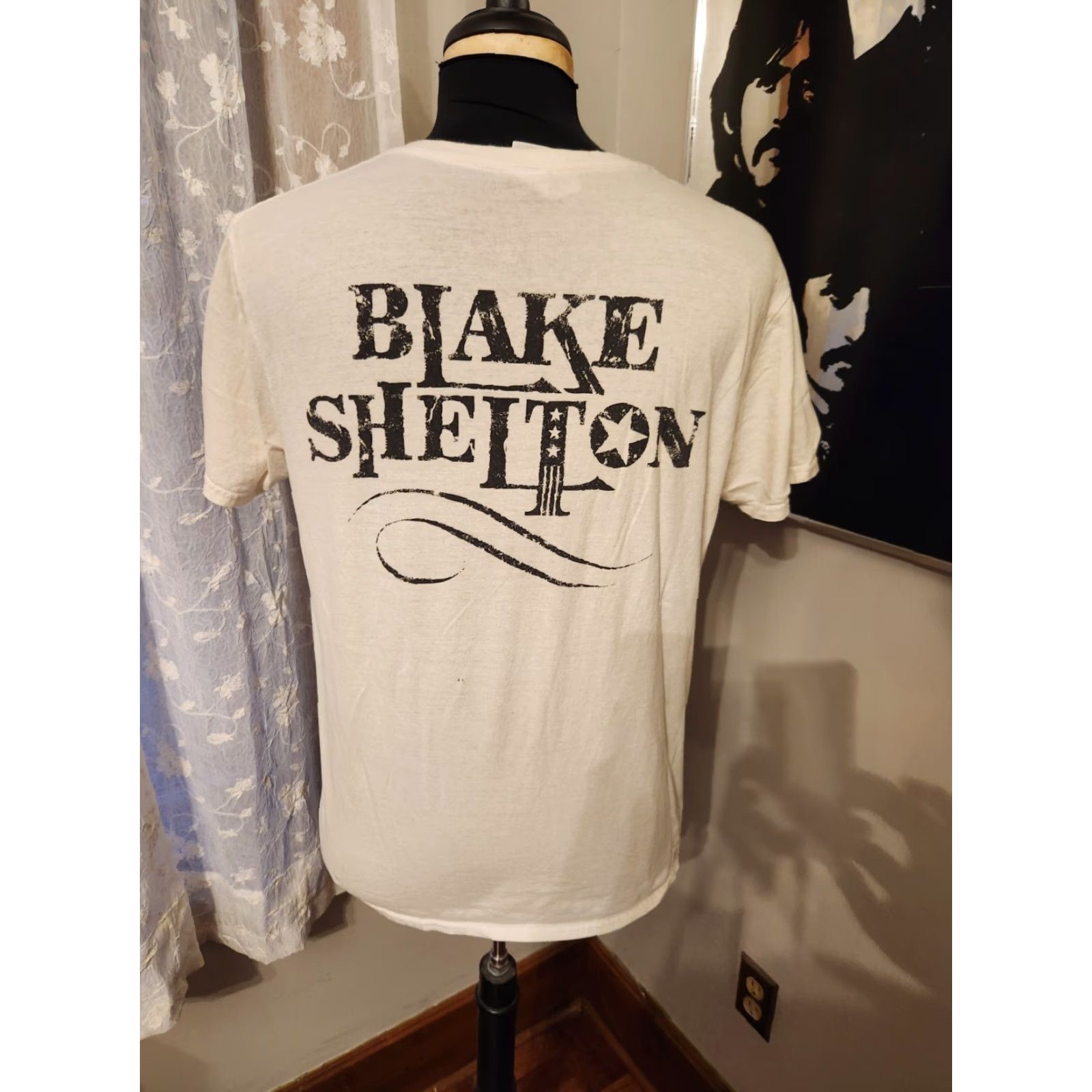 Gildan Blake Shelton The Voice White Double Sided Graphic T Shirt Size Large Men Crew Neck Short Sleeve Cotton Gildan Preshrunk Size US L / EU 52-54 / 3 - 2 Thumbnail