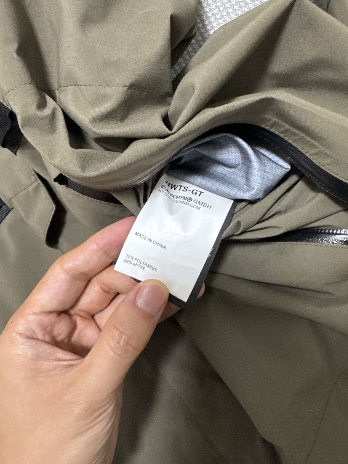 Acronym acronym j1wts-gt raf/blk Size US S / EU 44-46 / 1 - 5 Thumbnail