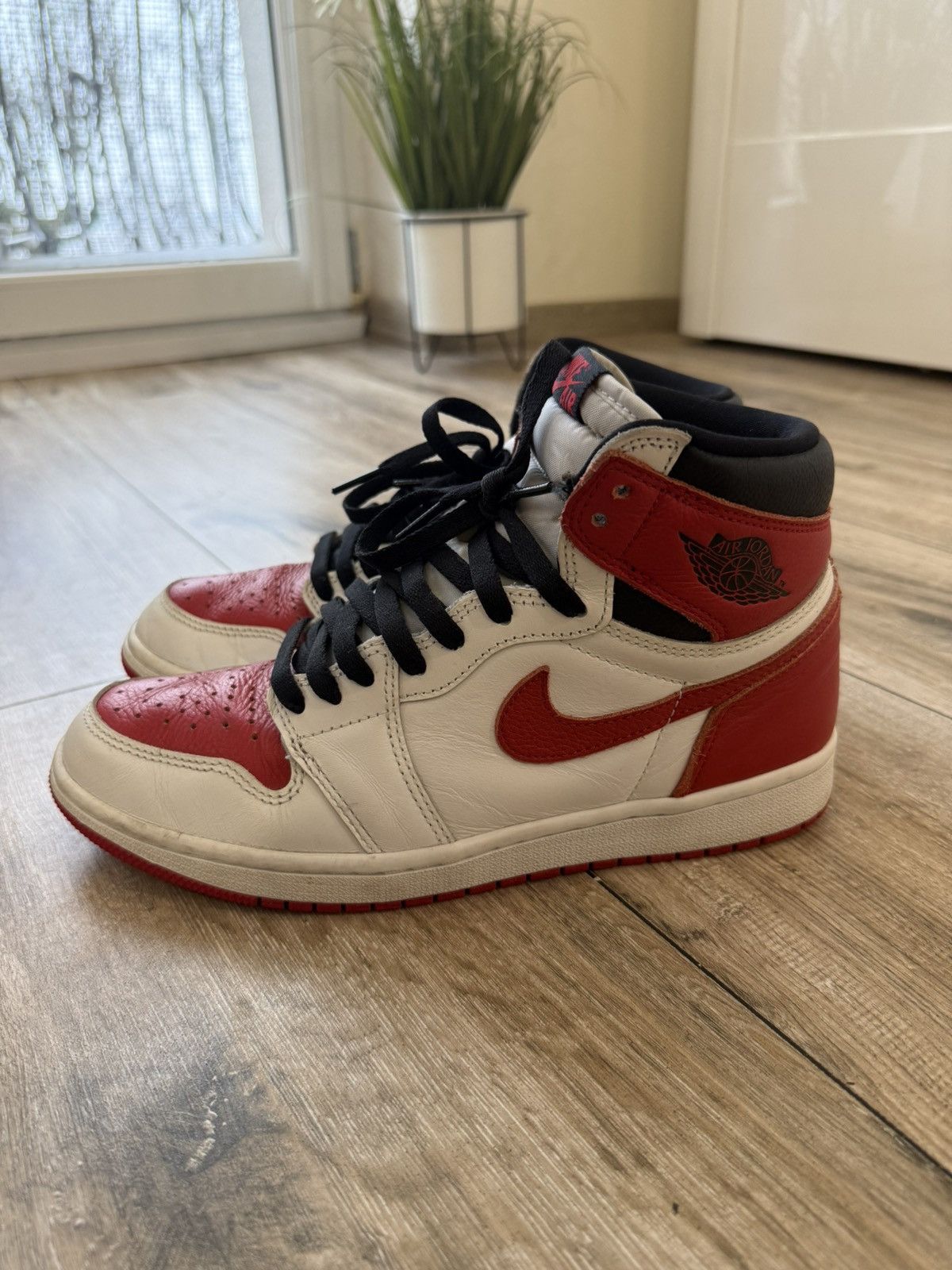 Jordan Brand Nike Air Jordan 1 Retro High OG Heritage Red/White Size US 8 / EU 41 - 4 Thumbnail