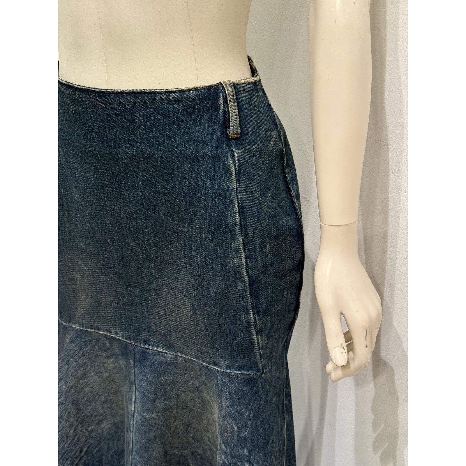 Balenciaga 2020 Balenciaga by Demna midi denim skirt Size 28" / US 6 / IT 42 - 6 Thumbnail