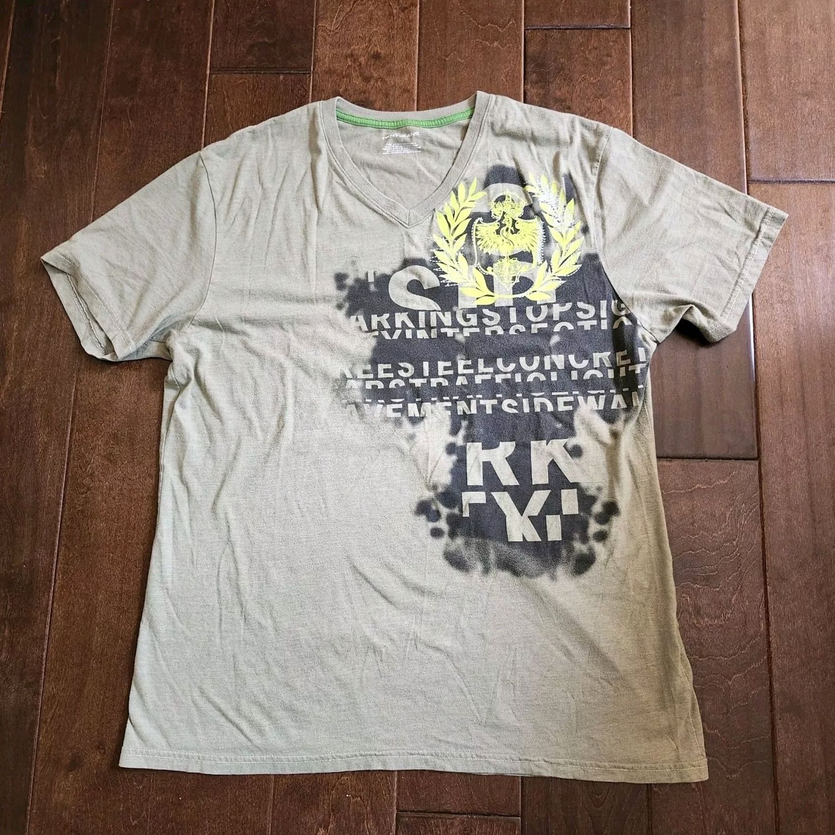DKNY DKNY T-Shirt Men Green V-Neck Short Sleeve Size L Regular Cotton Polyester Graphic Print Shirt Mens Size US L / EU 52-54 / 3 - 2 Thumbnail