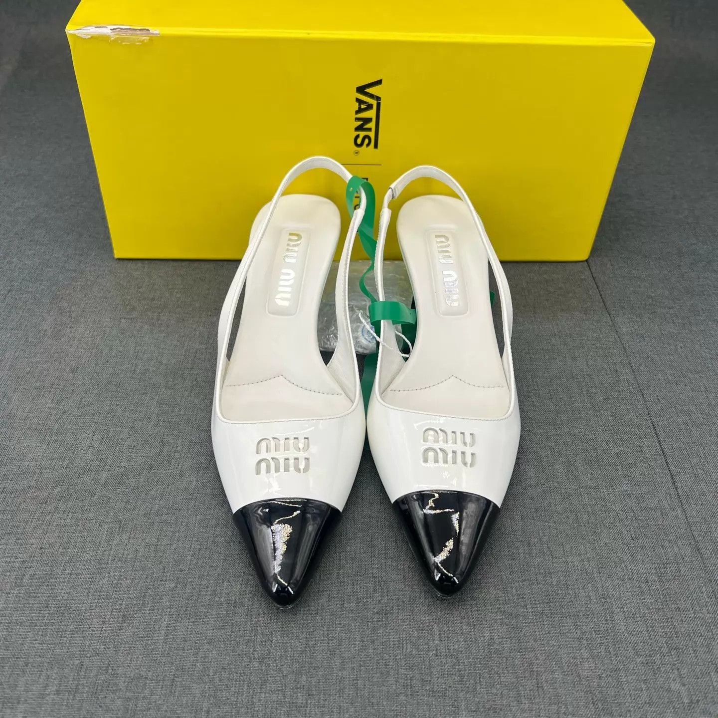 Miu Miu MIU MIU Women's Patent Pointed Toe Heels 35 Worn Resoled Size US 4.5 / IT 34.5 - 4 Thumbnail
