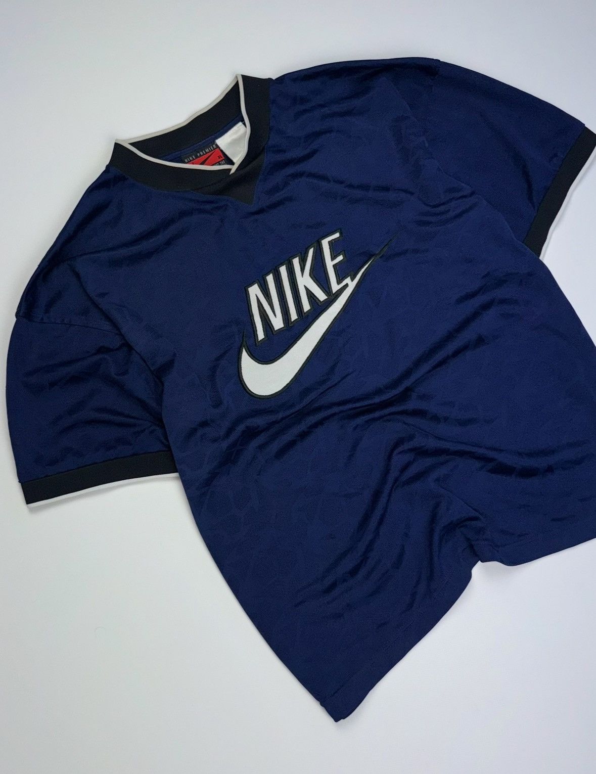 Nike Vintage Nike Navy Blue V-Neck Jersey Tee - Big Logo Rare 9S Size US XL / EU 56 / 4 - 3 Thumbnail