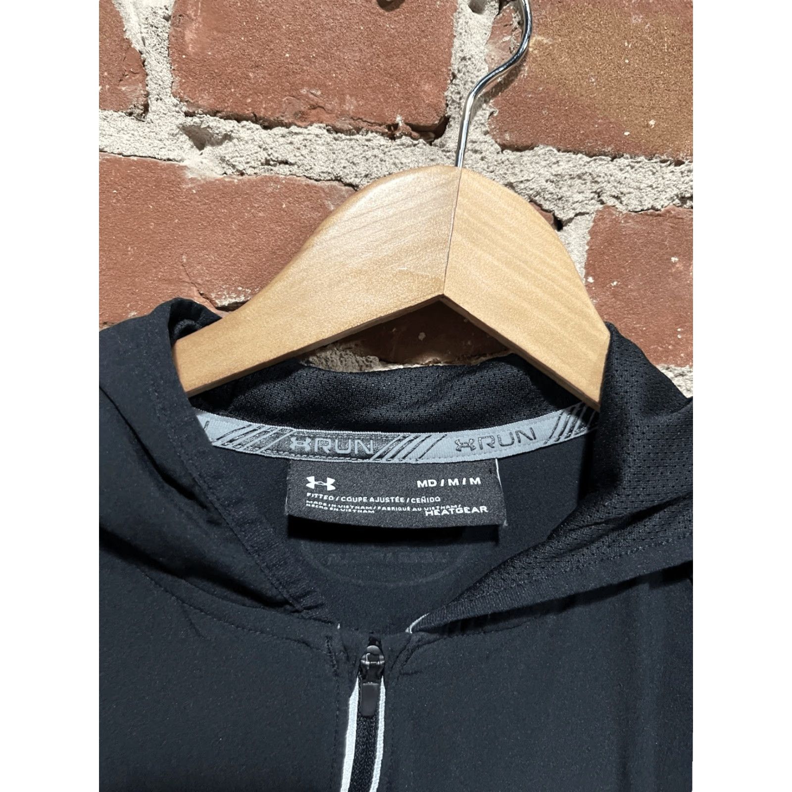Under Armour Under Armour Mens Lightweight Hooded Running Jacket Full Zip M Black Hooded Lightweight Track Jacket Mens Size US M / EU 48-50 / 2 - 3 Thumbnail