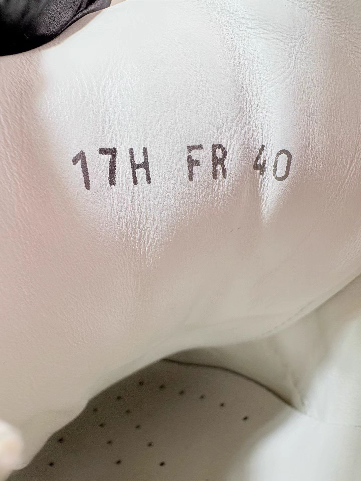 Dior DIOR B01 White Calfskin Trainers Size US 7 / EU 40 - 7 Thumbnail
