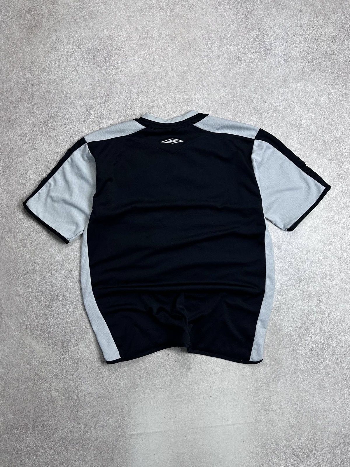 Umbro Vintage 90s Umbro Blockcore Rare T-shirt XL Size US XL / EU 56 / 4 - 5 Thumbnail
