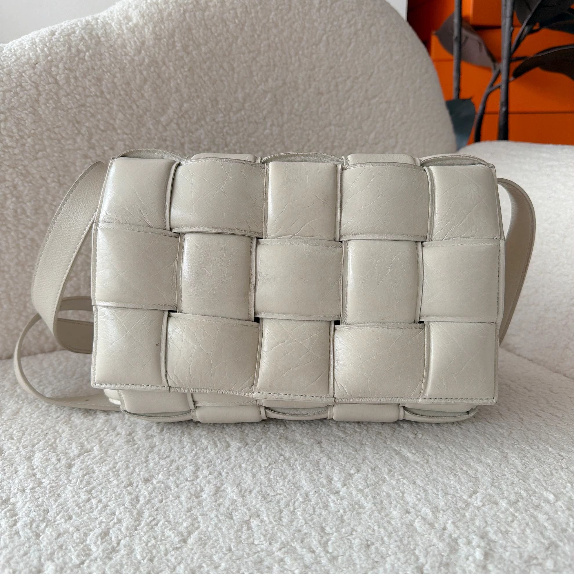 Bottega Veneta BV Padded Cassette White Intrecciato Calfskin 15 Size ONE SIZE - 2 Thumbnail