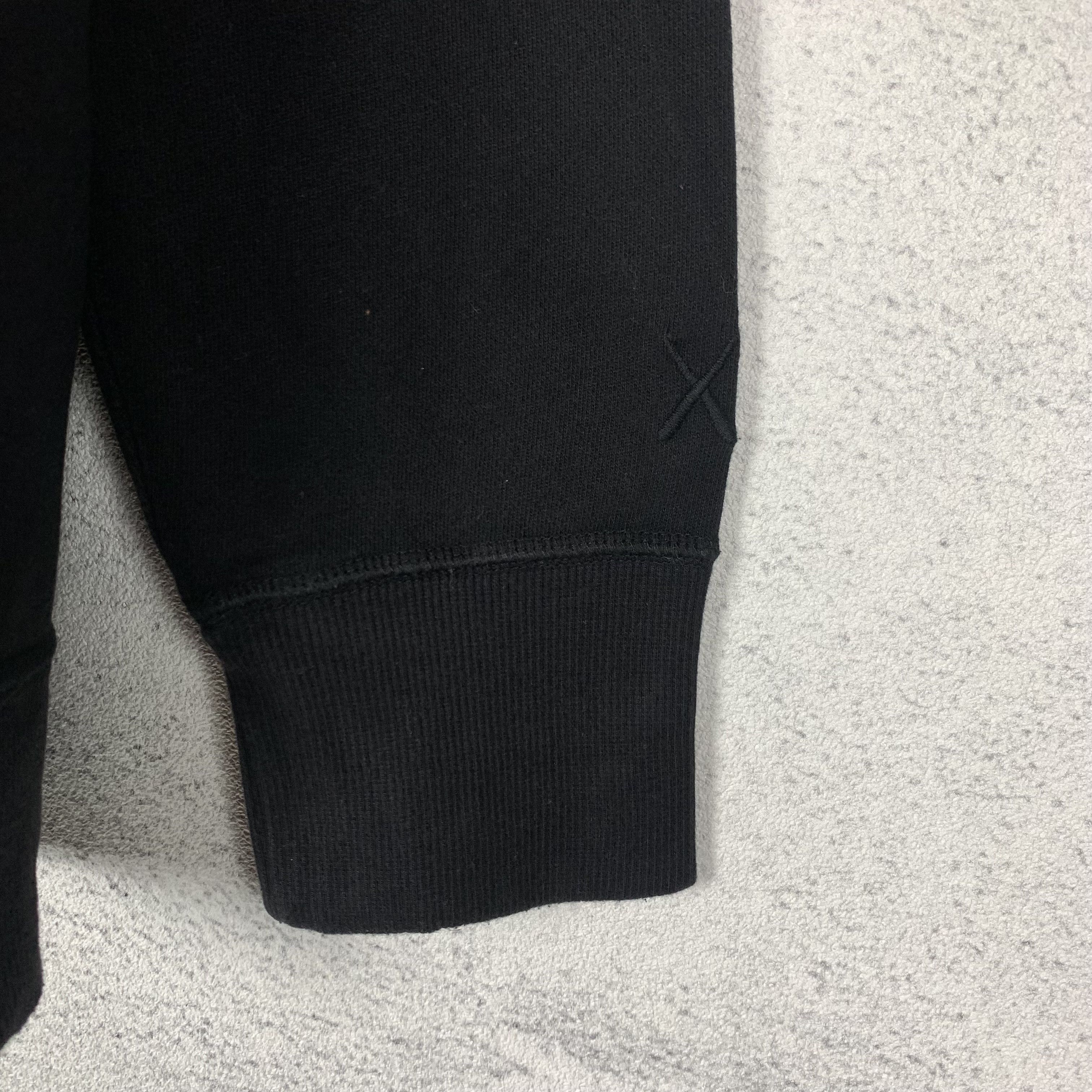 Kaws Uniqlo x Kaws Sweatshirt Crewneck Size US M / EU 48-50 / 2 - 3 Thumbnail