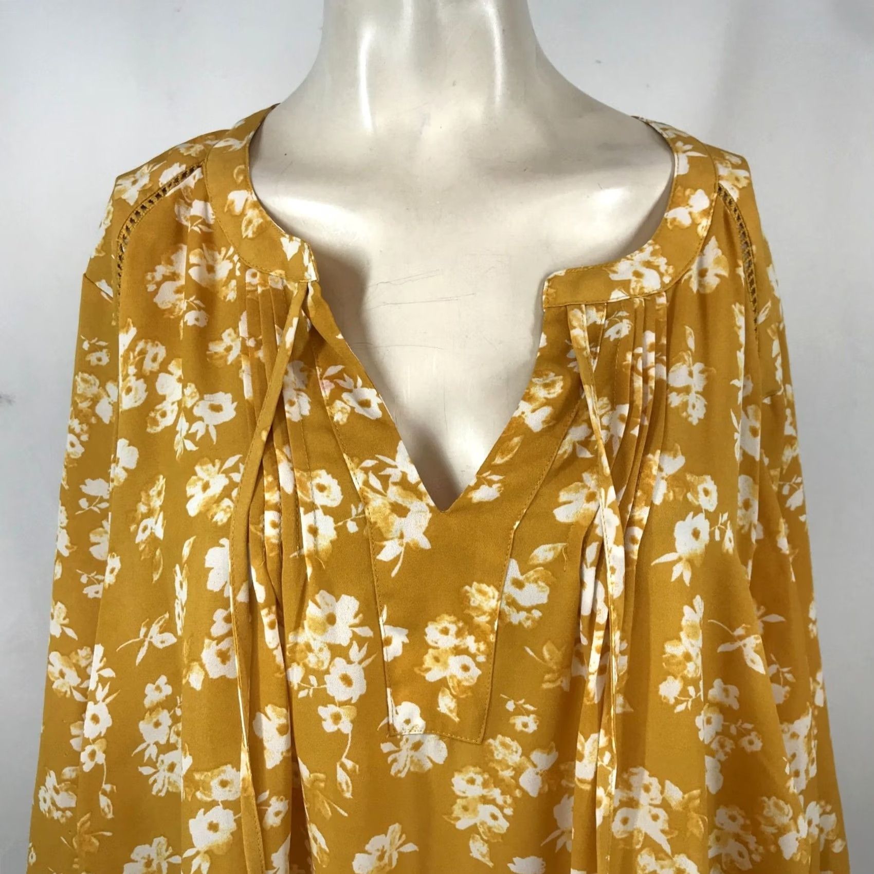Vintage ZAC & RACHEL BLOUSE Women's 3X Long Sleeve V-Neck Mustard Floral Polyester Top Size XXL / US 16-18 / IT 52-54 - 2 Thumbnail