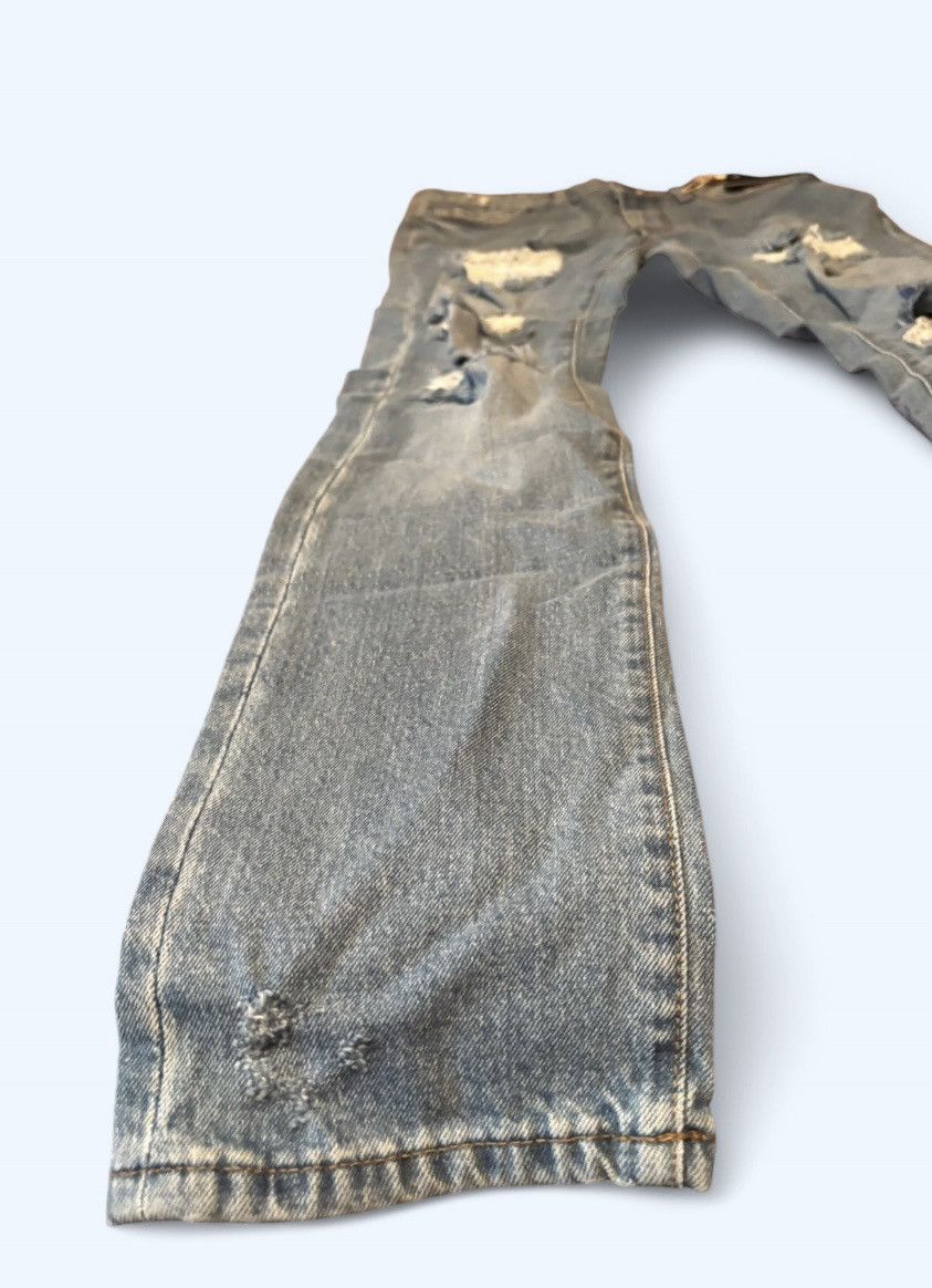 Forever 21 Blue distressed slim jeans with ripped knees size 31 Size US 31 - 2 Thumbnail