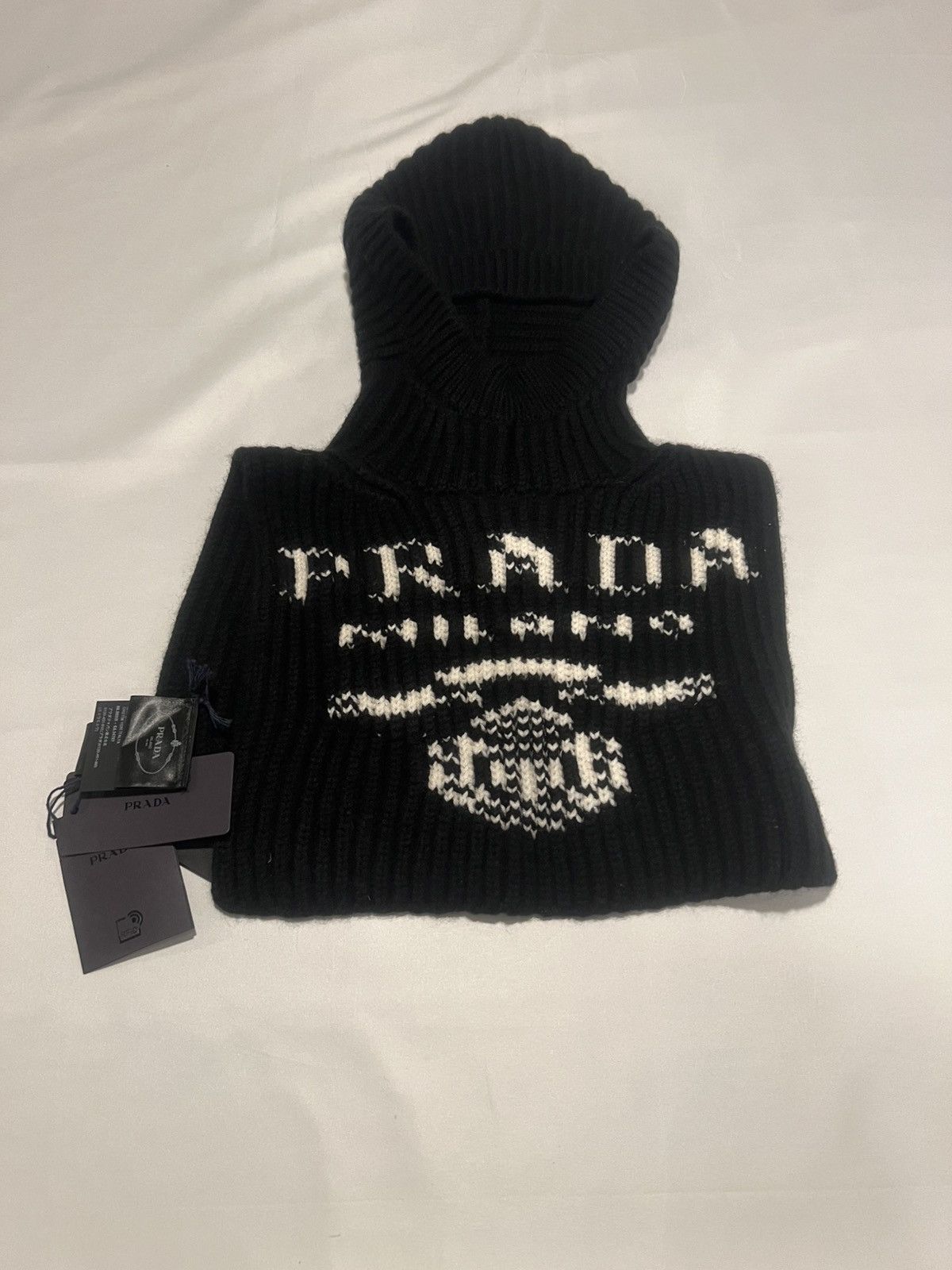 Prada Prada cashmere hat/scarf balaclava. $2190 Size ONE SIZE - 1 Thumbnail