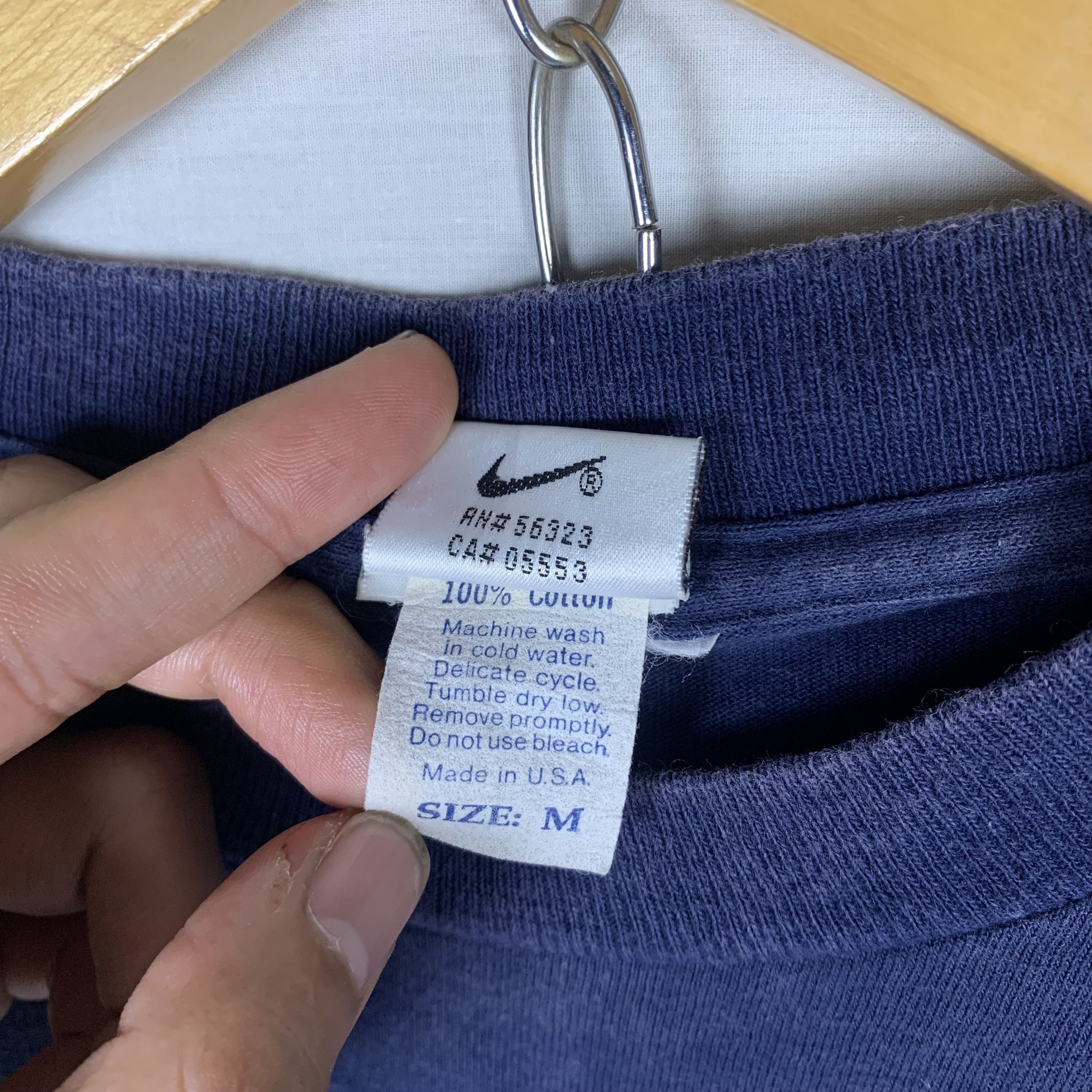 Nike Vintage Nike Calvin Peeing Tshirt Size US M / EU 48-50 / 2 - 3 Thumbnail