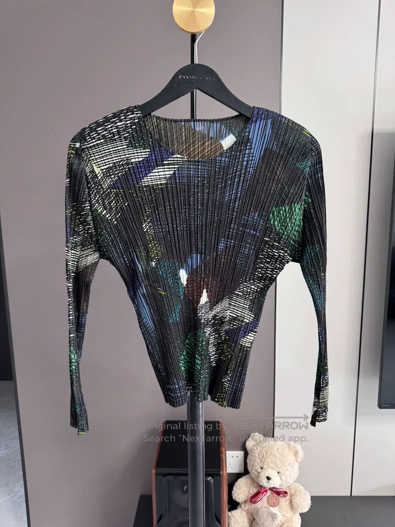 Issey Miyake Issey Miyake Overlapping Shadow Crew Neck Long-sleeve Top Size S / US 4 / IT 40 - 1 Thumbnail