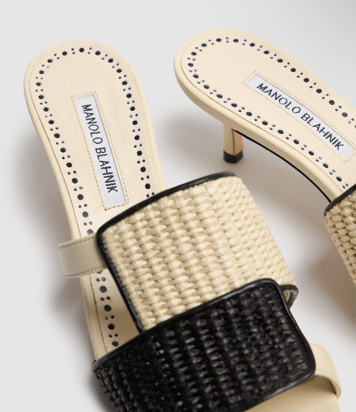Manolo Blahnik Manolo Blahnik 50mm Fabiolamu mules Size US 10 / IT 40 - 2 Thumbnail