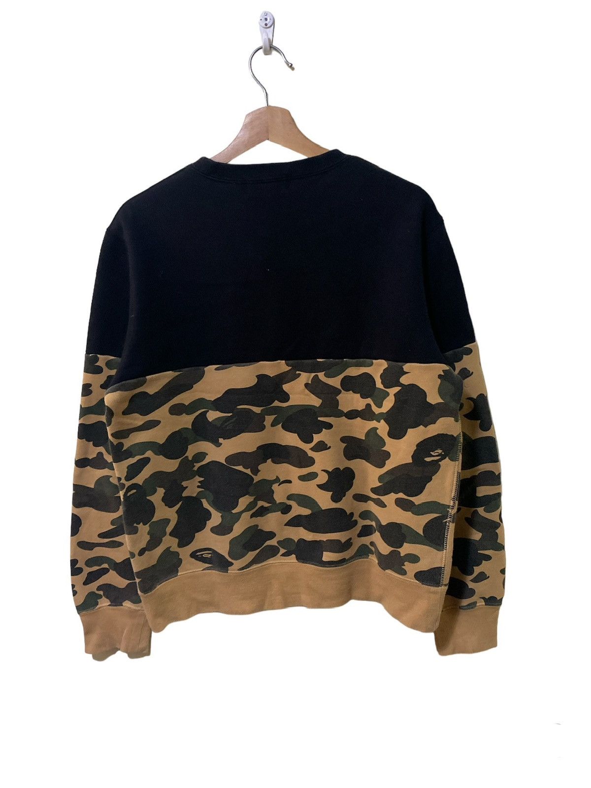 Bape BAPE 1st Camo Half Crewneck Sweatshirt Size US L / EU 52-54 / 3 - 5 Thumbnail