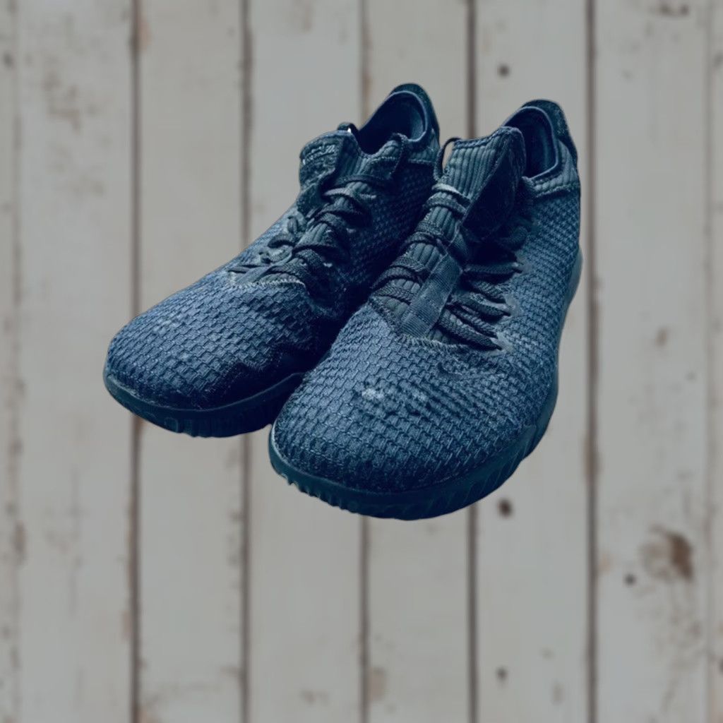 Nike VINTAGE Nike Mens LeBron 16 Low Triple Black Lace Up Size 11 CI2668-002 *FLAWS Size ONE SIZE - 1 Thumbnail