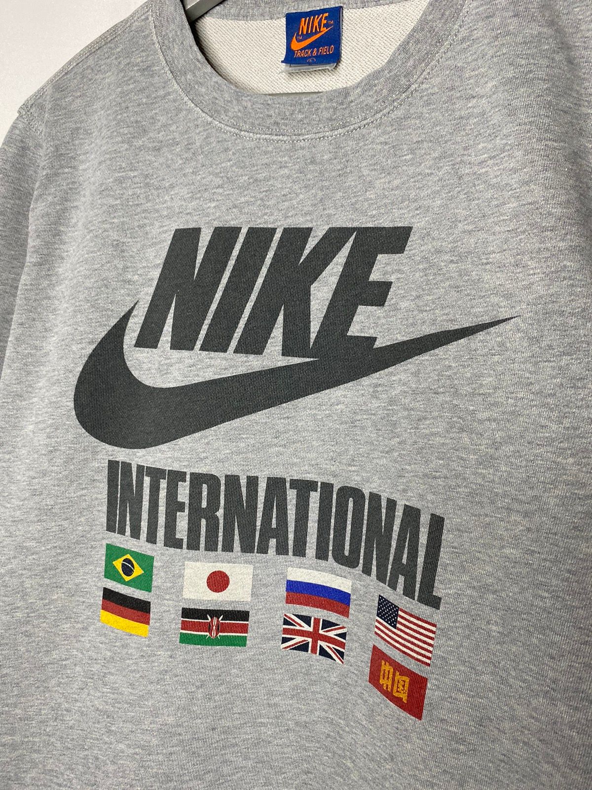 Nike 🔥Men’s Rare Vintage Nike Flags International Sweatshirt 🔥 Size US L / EU 52-54 / 3 - 3 Thumbnail