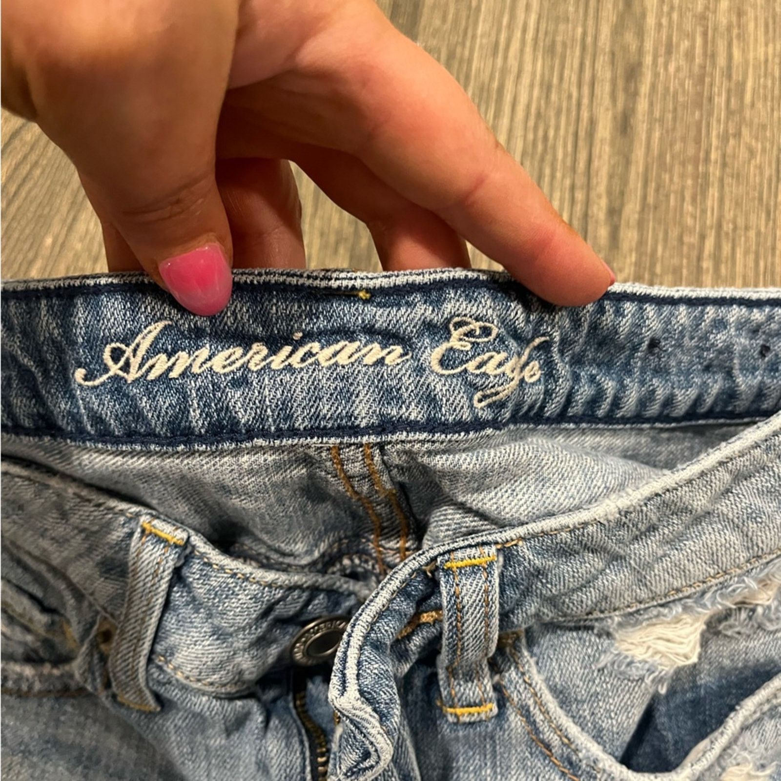 American Eagle Outfitters American Eagle Jean Shorts Distressed Cutout Denim Size 0 Size 25" / US 0 / IT 36 - 4 Thumbnail